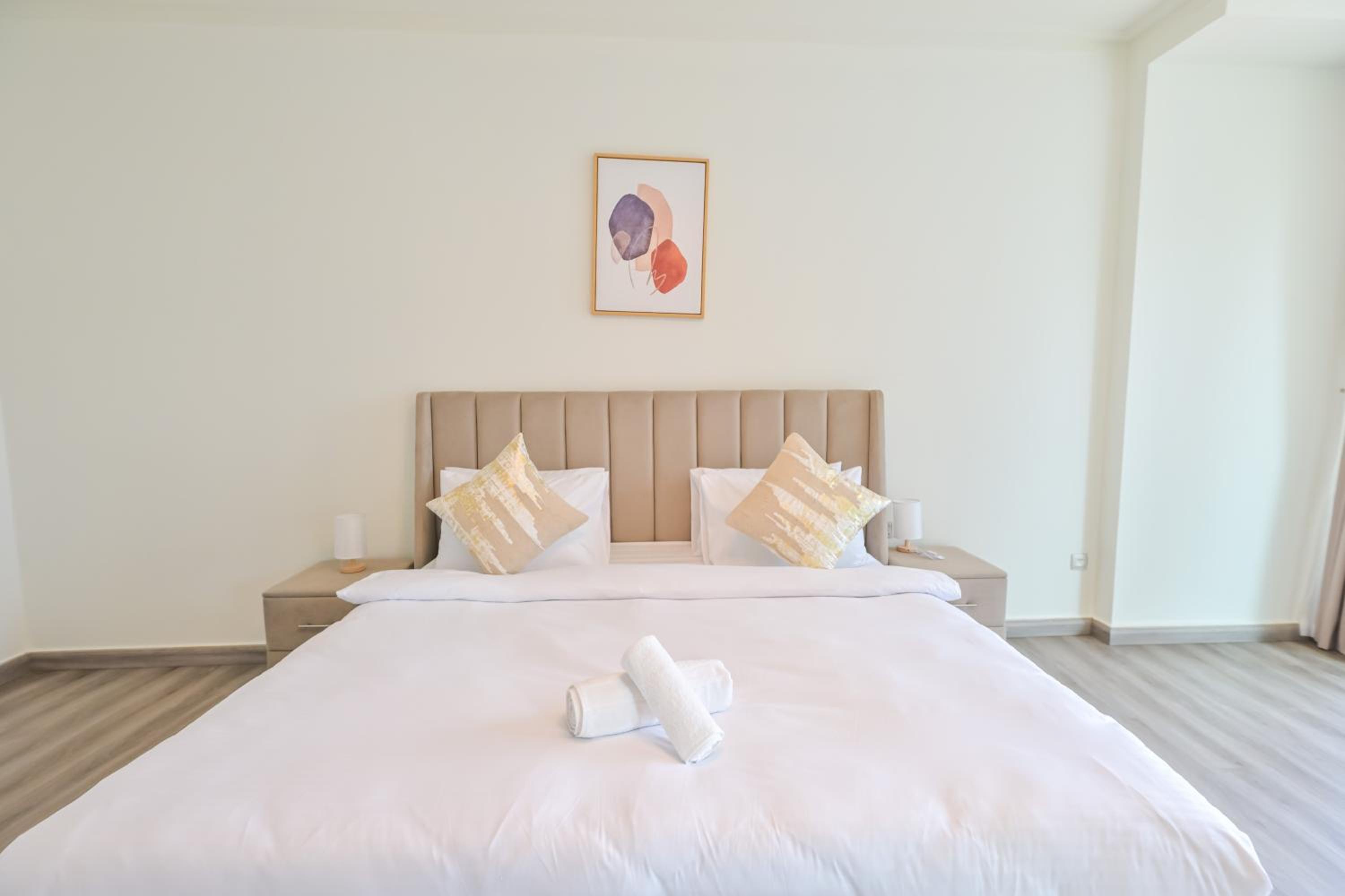 Burj Vista 2BR Luxurious Apartment with Direct Access to Dubai Mall