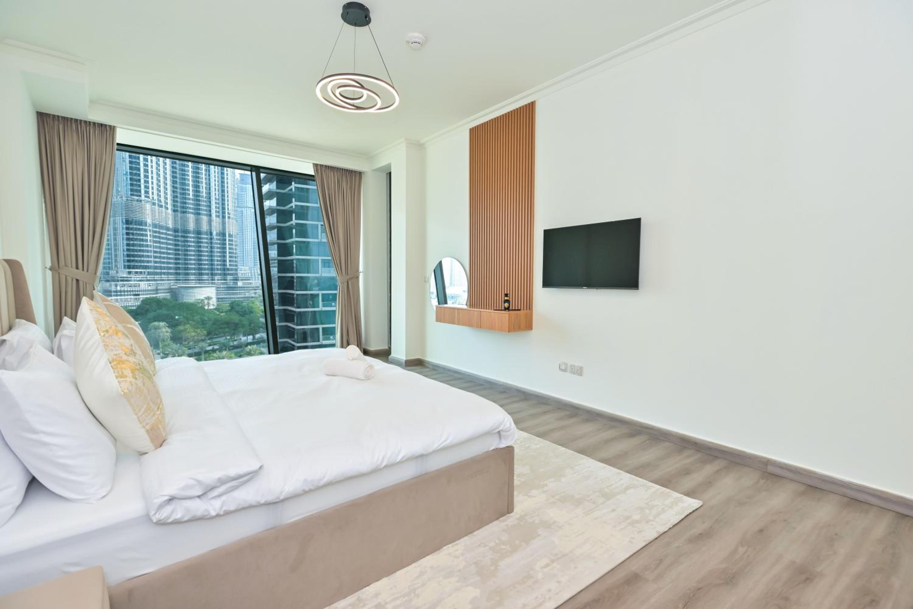 Burj Vista 2BR Luxurious Apartment with Direct Access to Dubai Mall