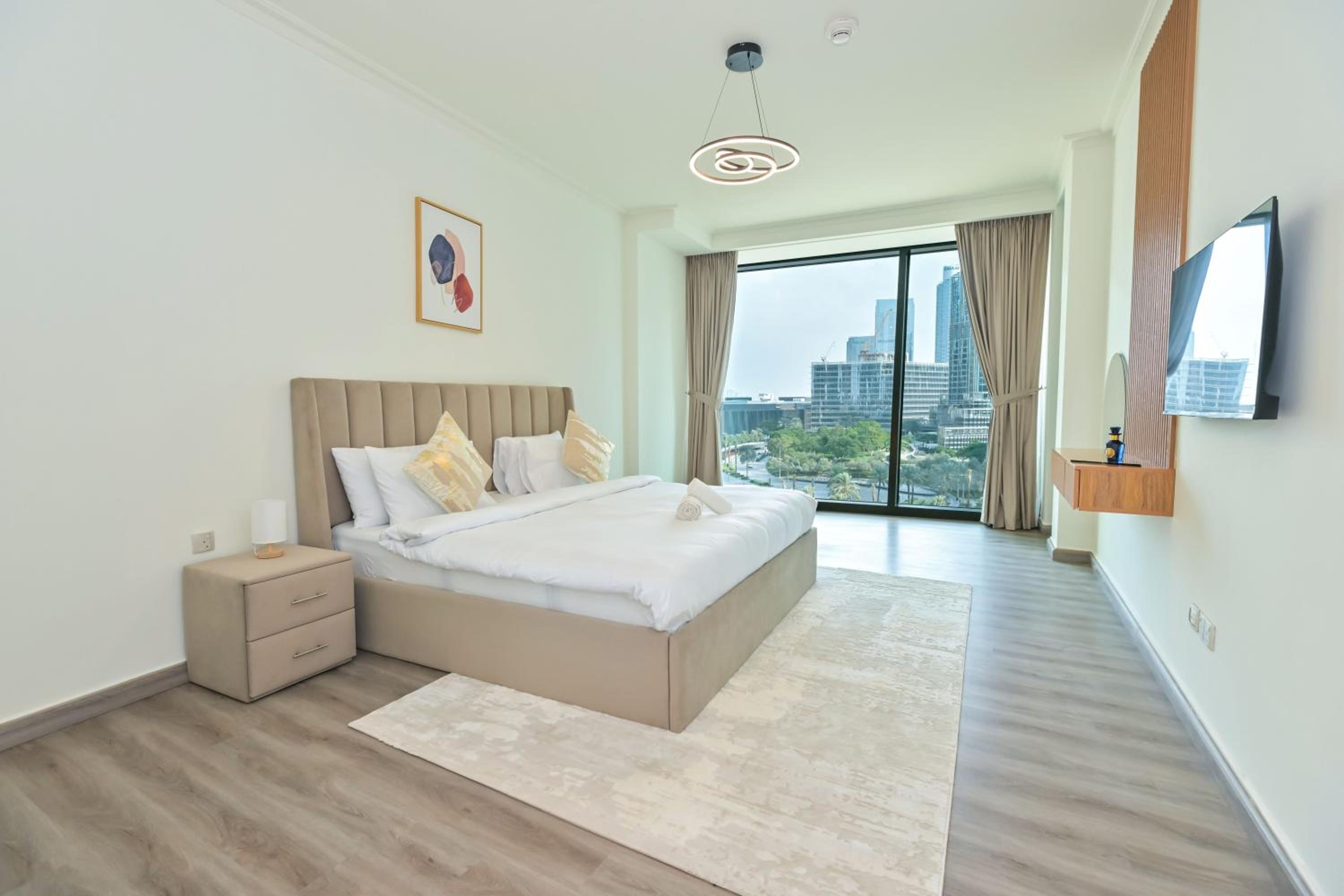 Burj Vista 2BR Luxurious Apartment with Direct Access to Dubai Mall