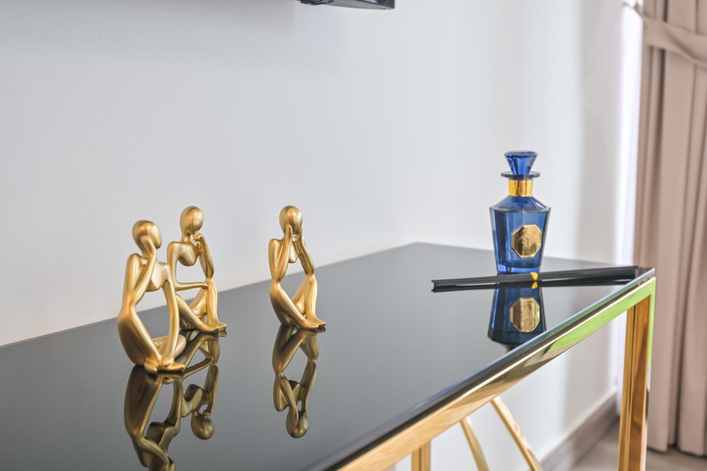 Burj Vista 2BR Luxurious Apartment with Direct Access to Dubai Mall