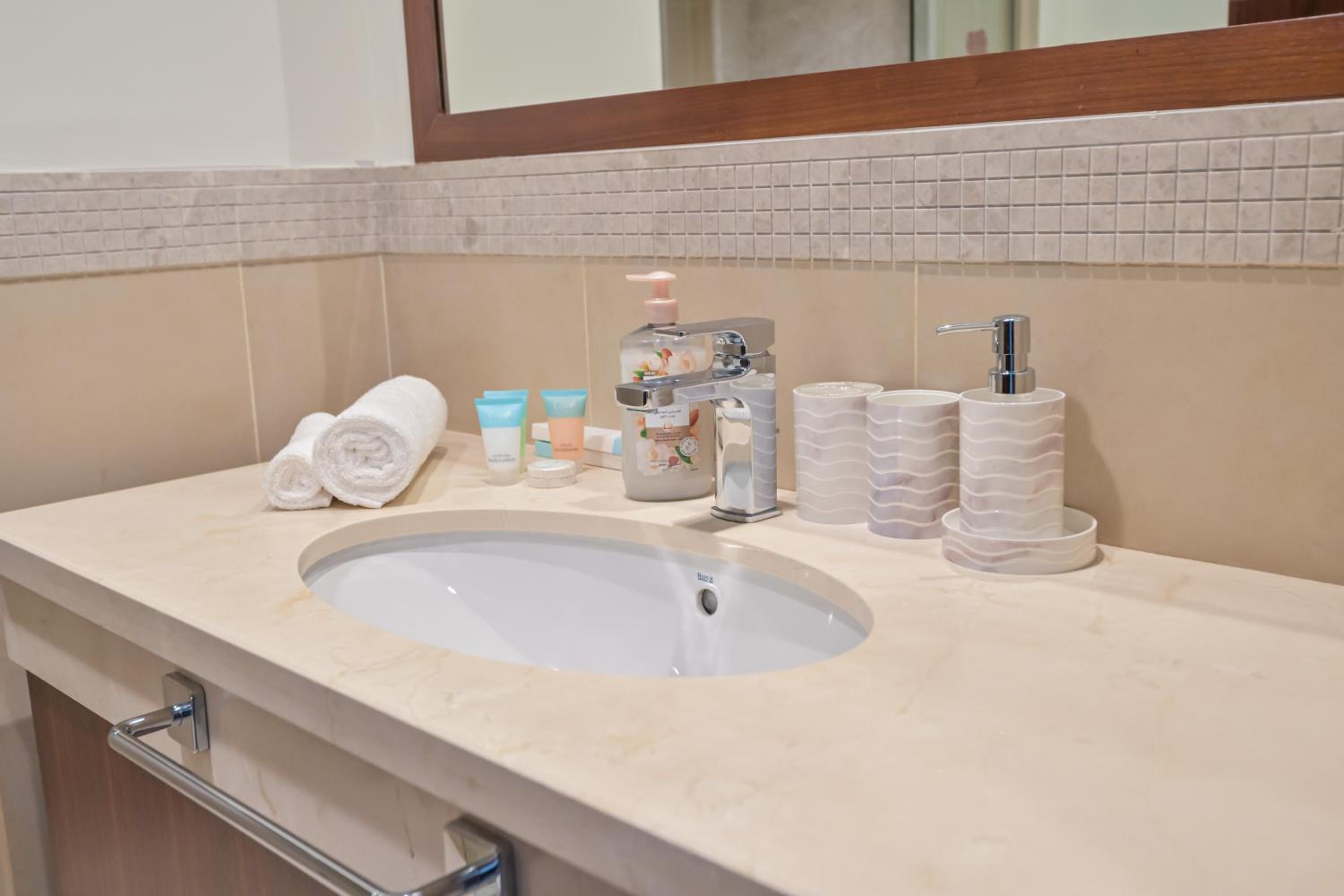 Burj Vista 2BR Luxurious Apartment with Direct Access to Dubai Mall