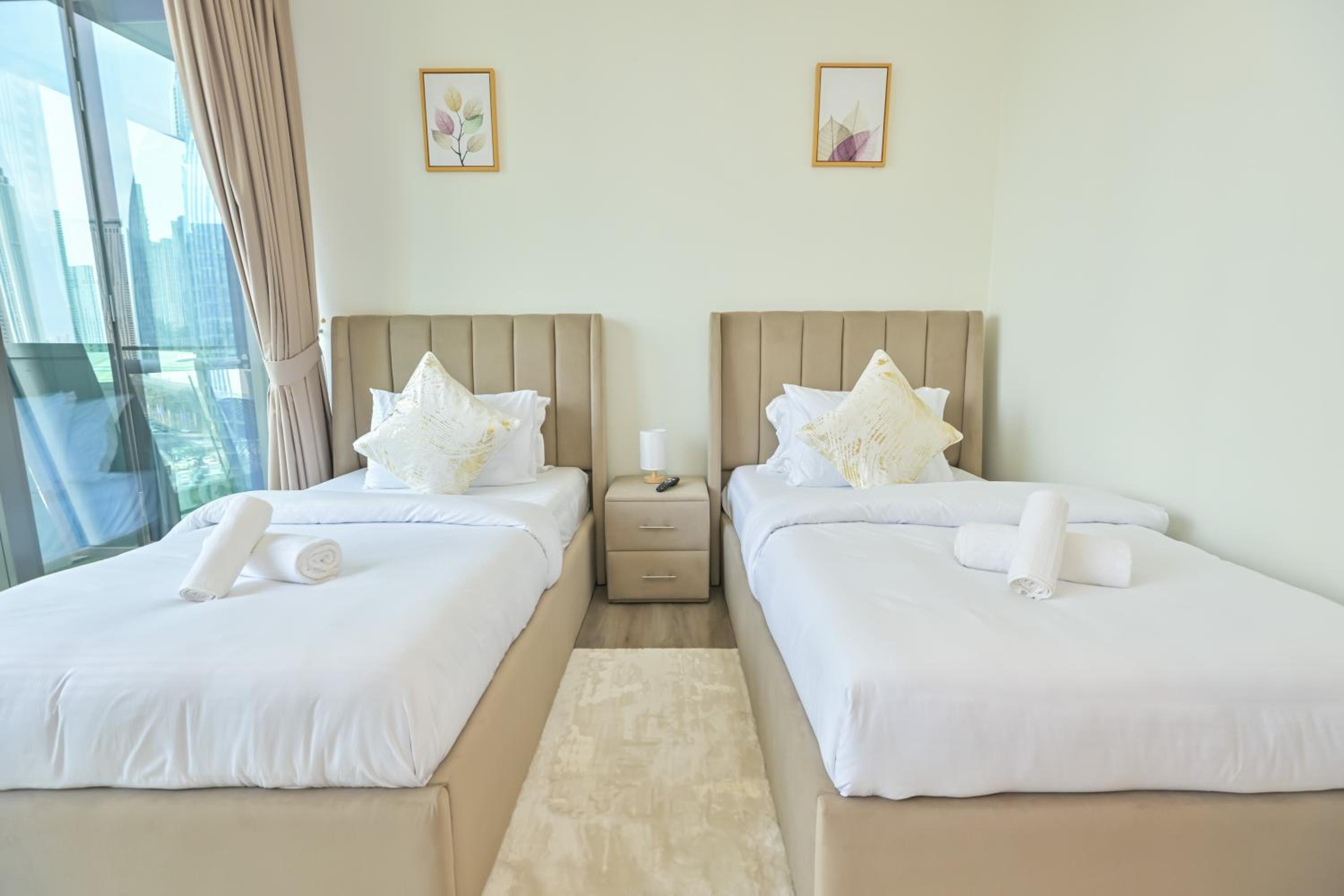 Burj Vista 2BR Luxurious Apartment with Direct Access to Dubai Mall