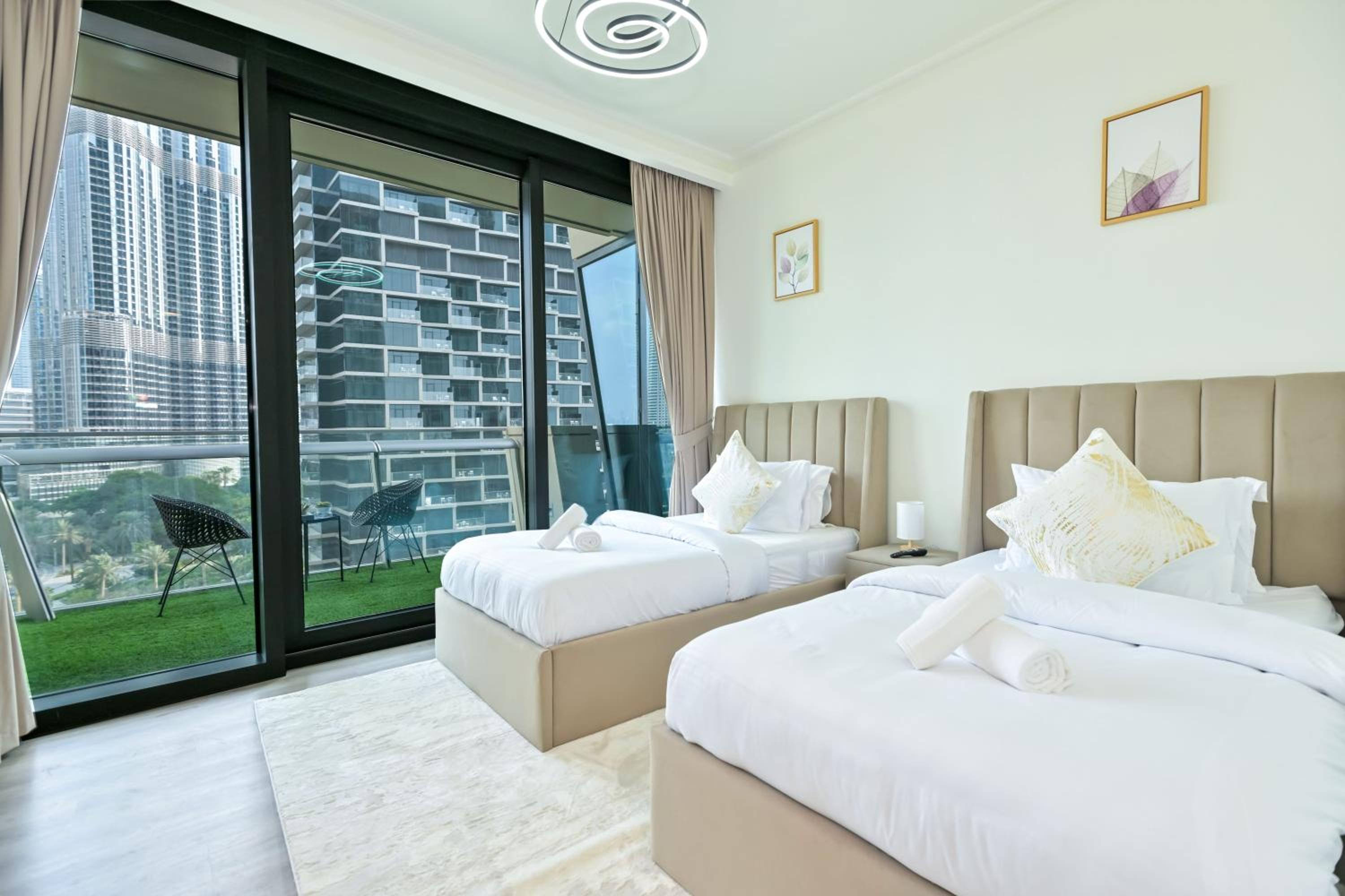 Burj Vista 2BR Luxurious Apartment with Direct Access to Dubai Mall