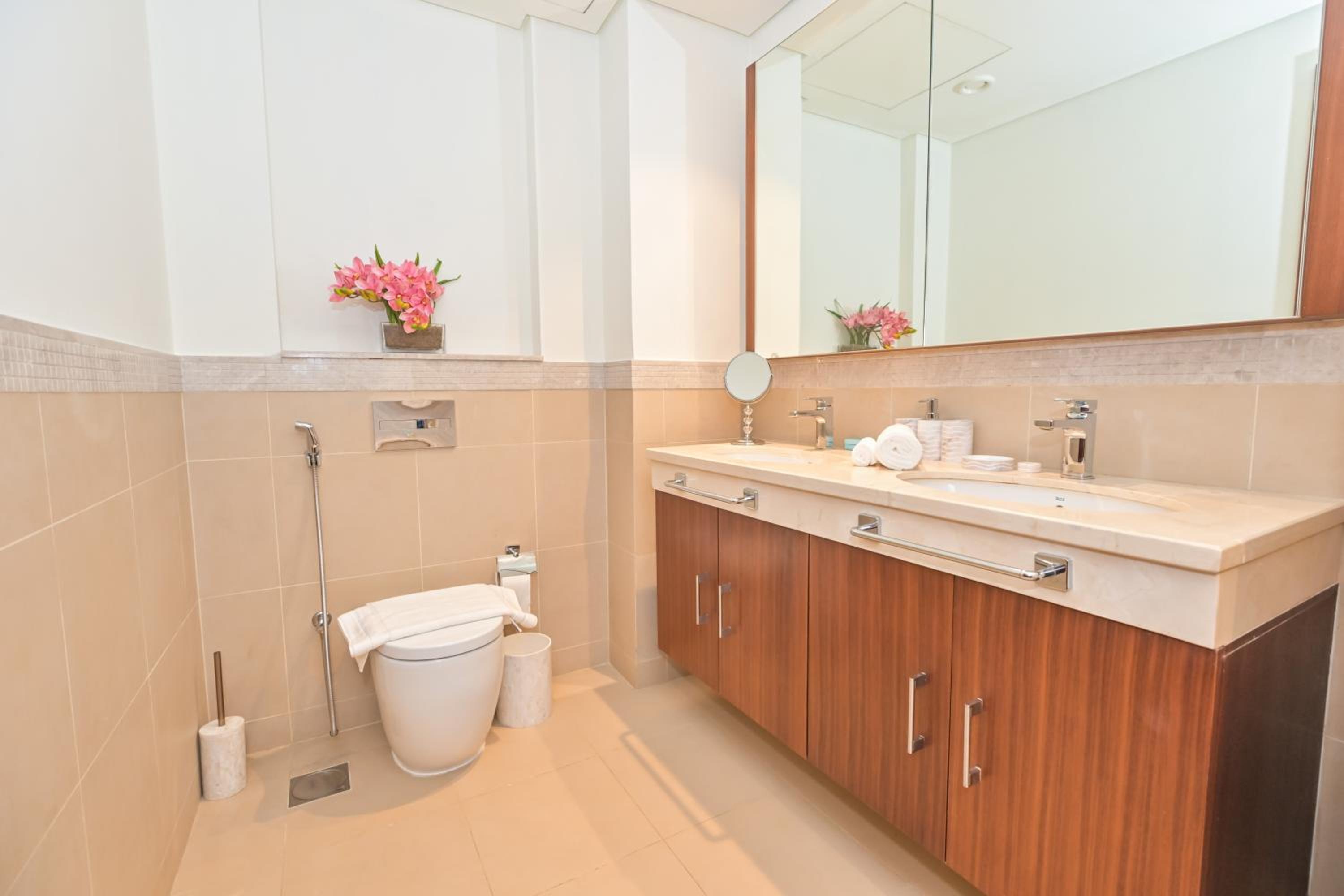 Burj Vista 2BR Luxurious Apartment with Direct Access to Dubai Mall