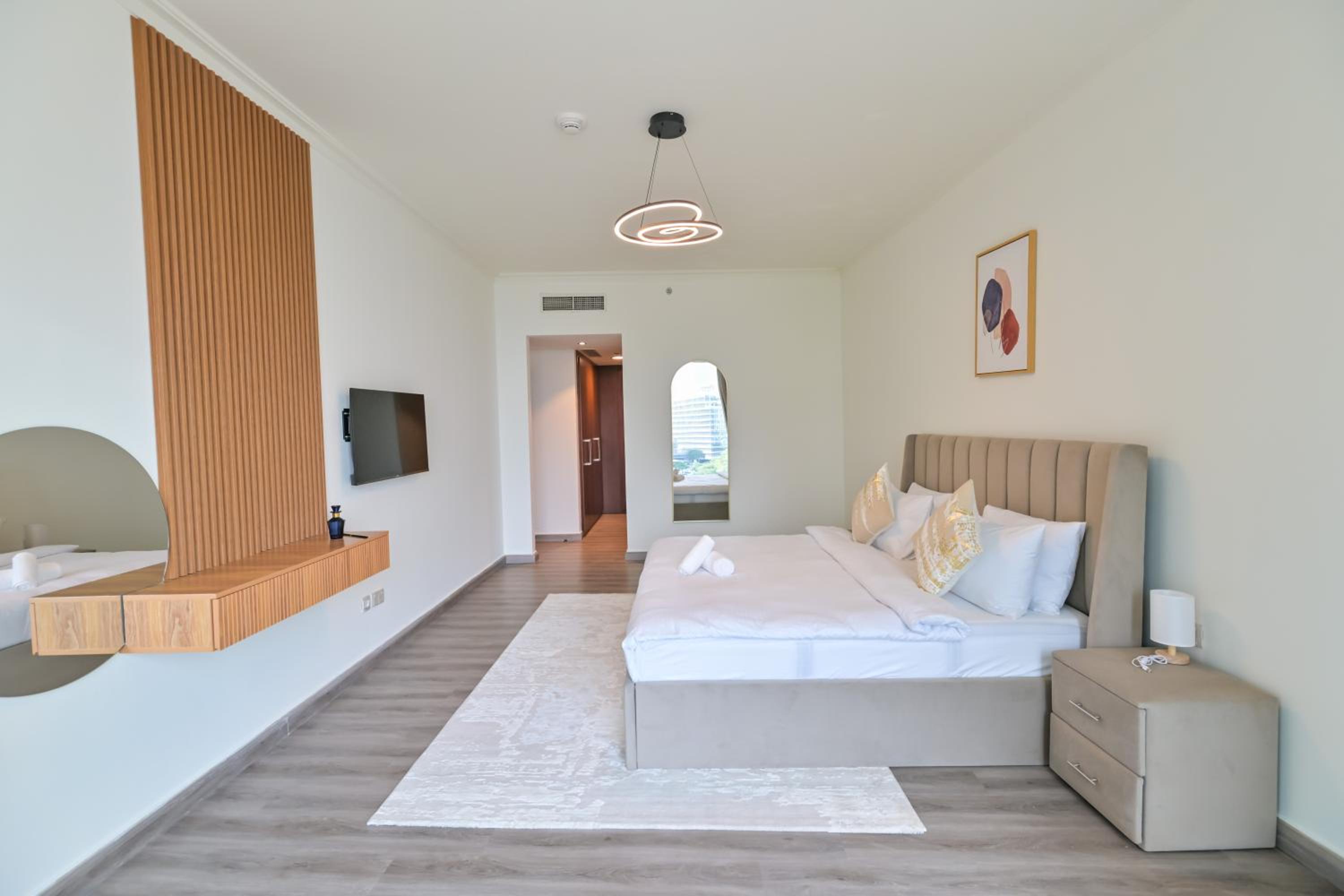 Burj Vista 2BR Luxurious Apartment with Direct Access to Dubai Mall