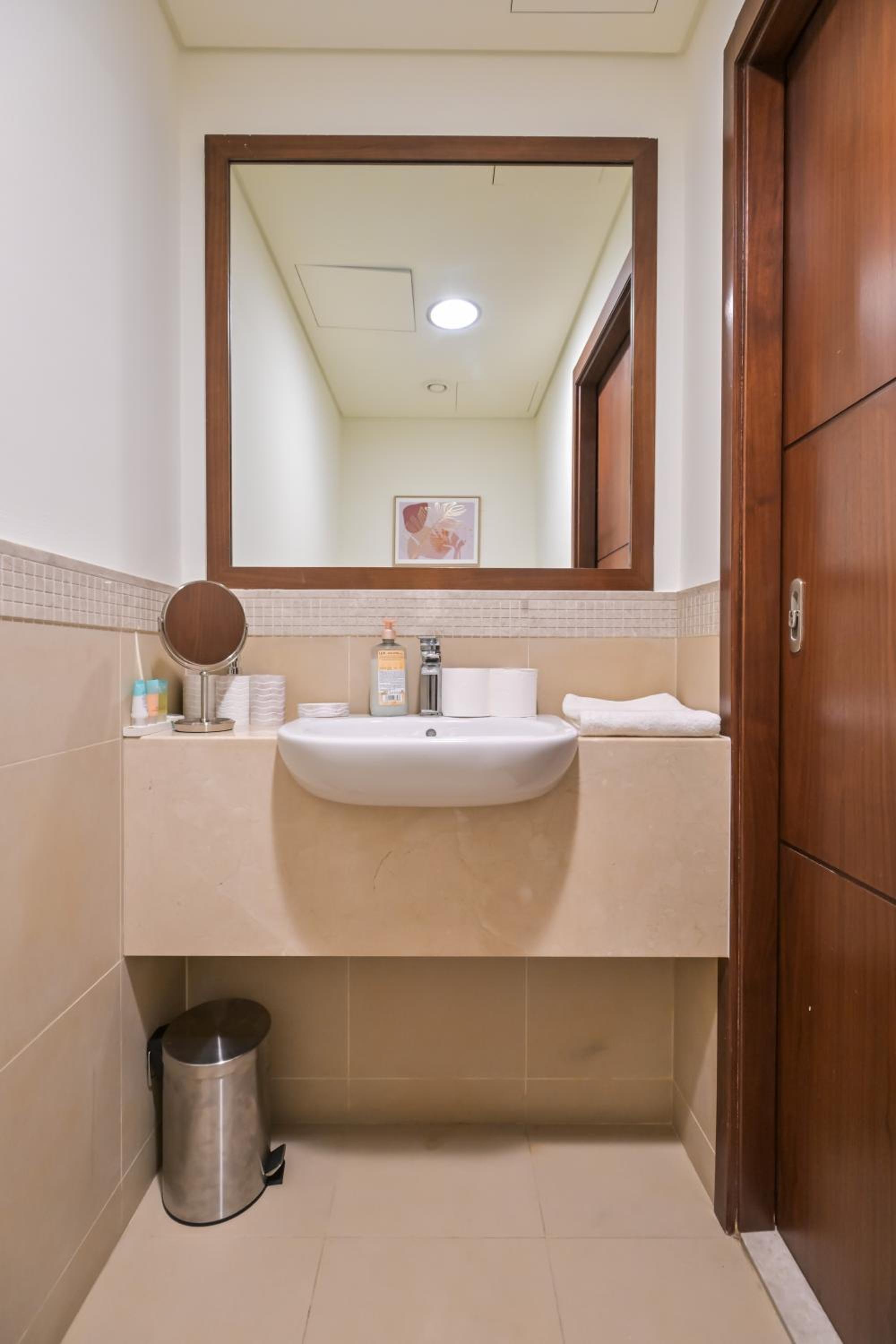 Burj Vista 2BR Luxurious Apartment with Direct Access to Dubai Mall