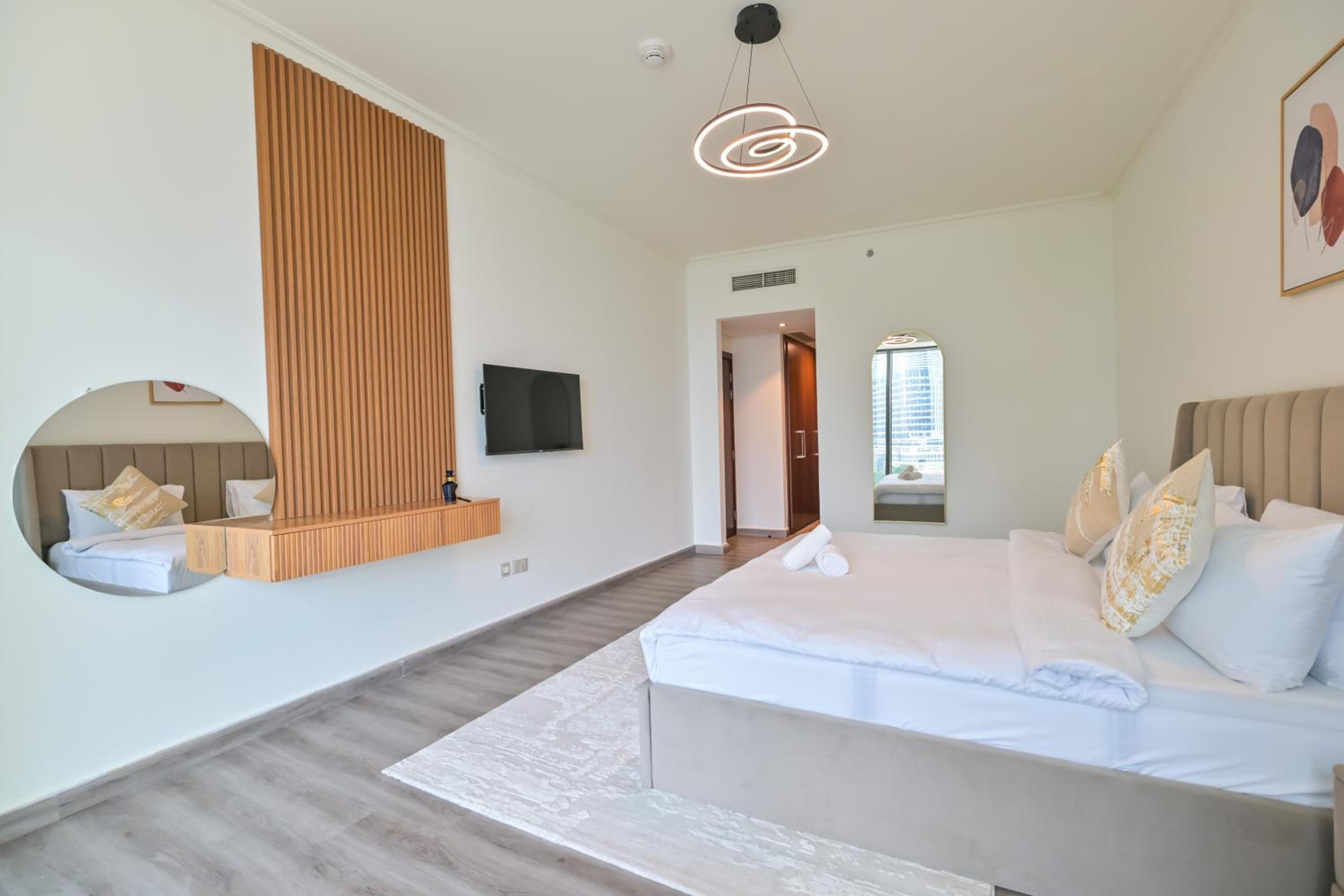Burj Vista 2BR Luxurious Apartment with Direct Access to Dubai Mall