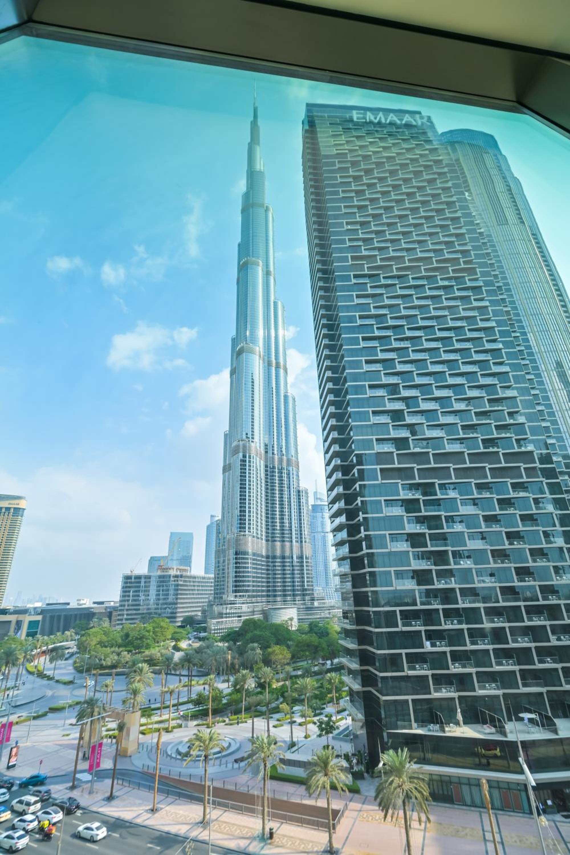 Burj Vista 2BR Luxurious Apartment with Direct Access to Dubai Mall