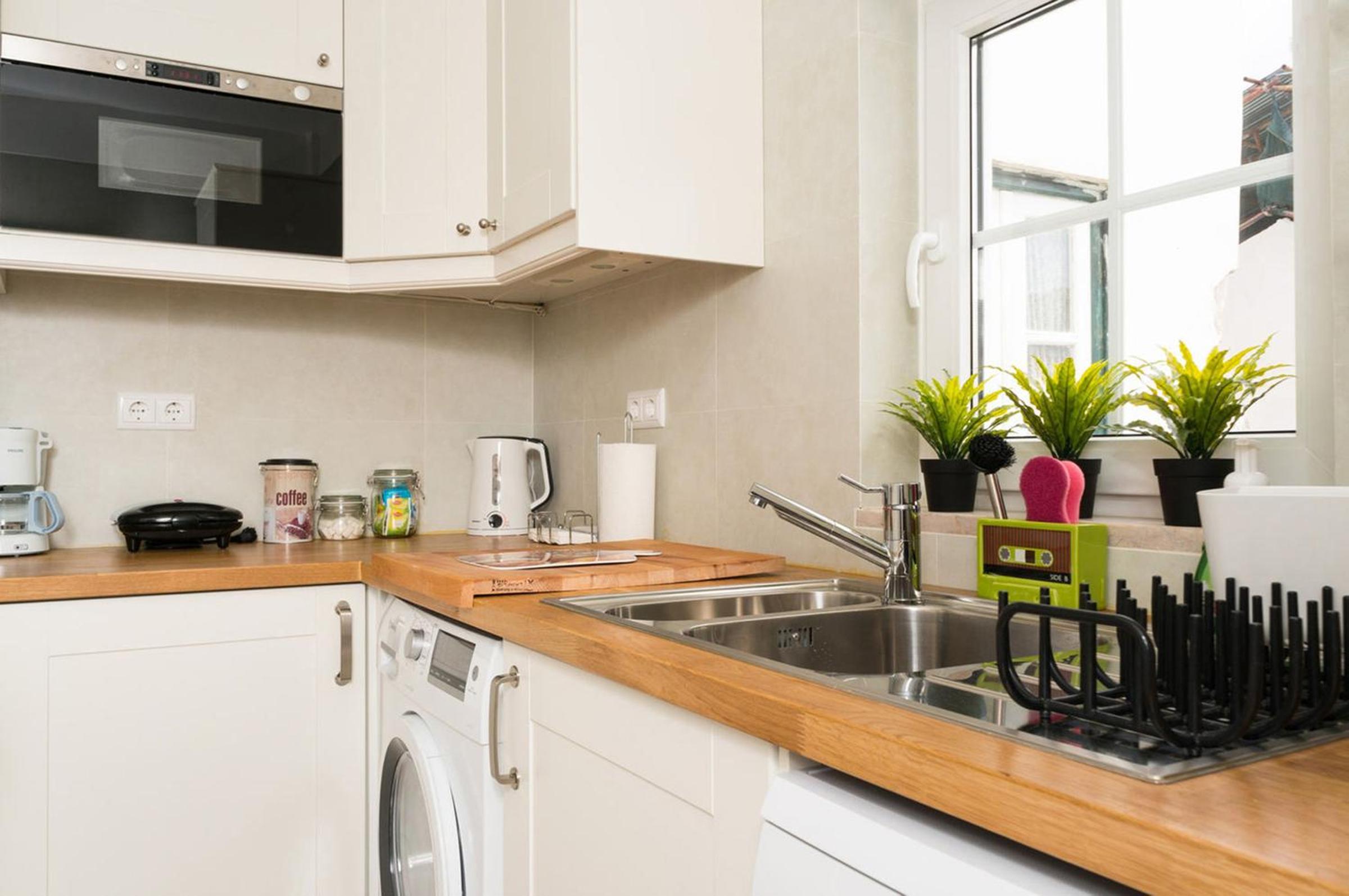 Stylish Lisbon Apartment in Alfama w/ Heating