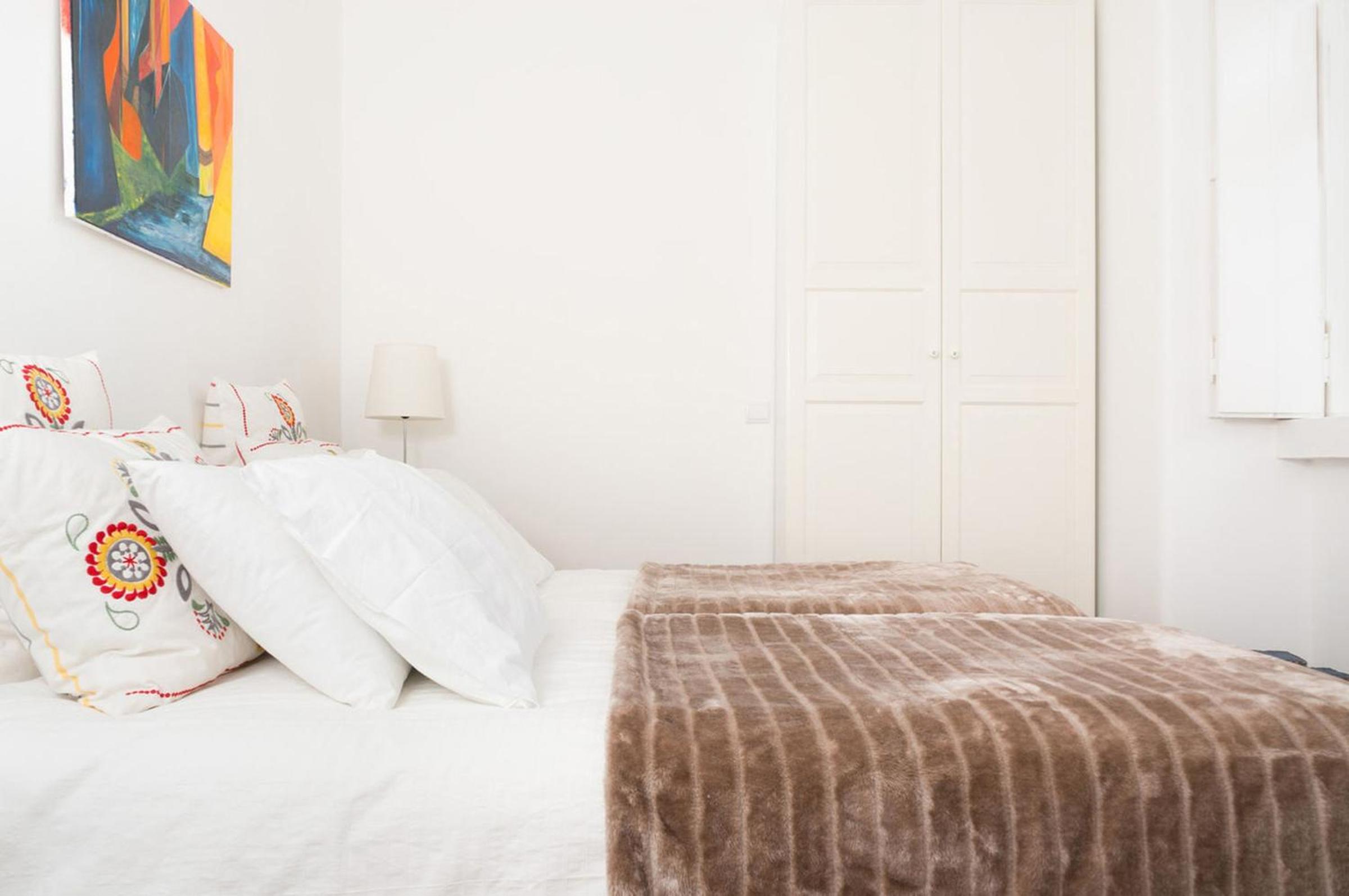 Stylish Lisbon Apartment in Alfama w/ Heating
