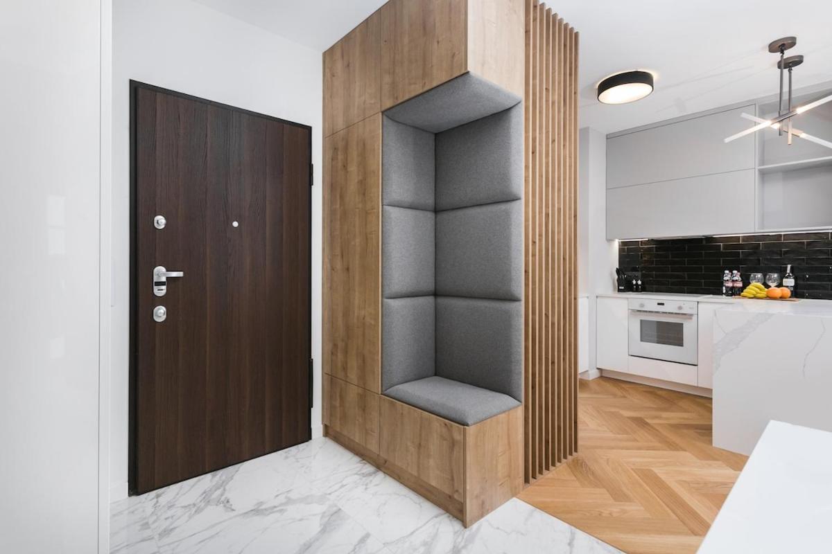 Golden Apartments Warsaw - Luxury 2-Bedroom, Mennica Residence&166