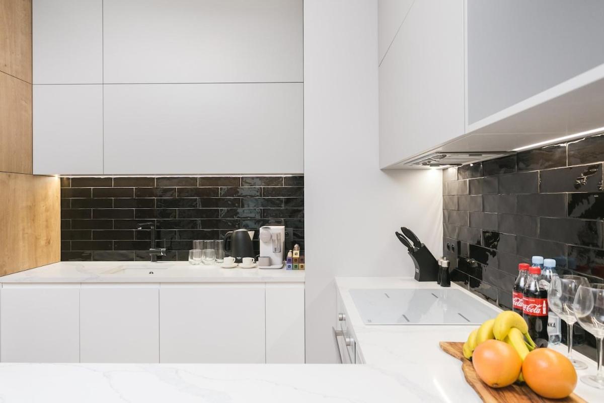 Golden Apartments Warsaw - Luxury 2-Bedroom, Mennica Residence&166