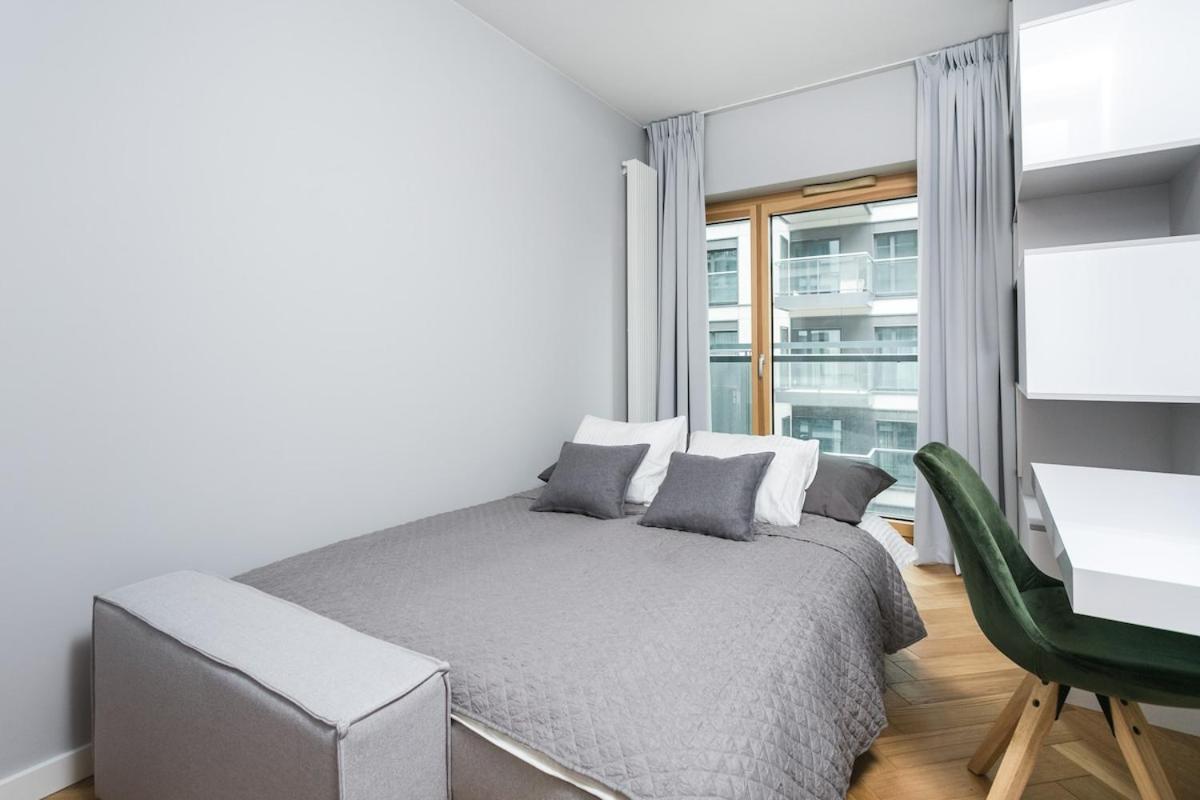 Golden Apartments Warsaw - Luxury 2-Bedroom, Mennica Residence&166