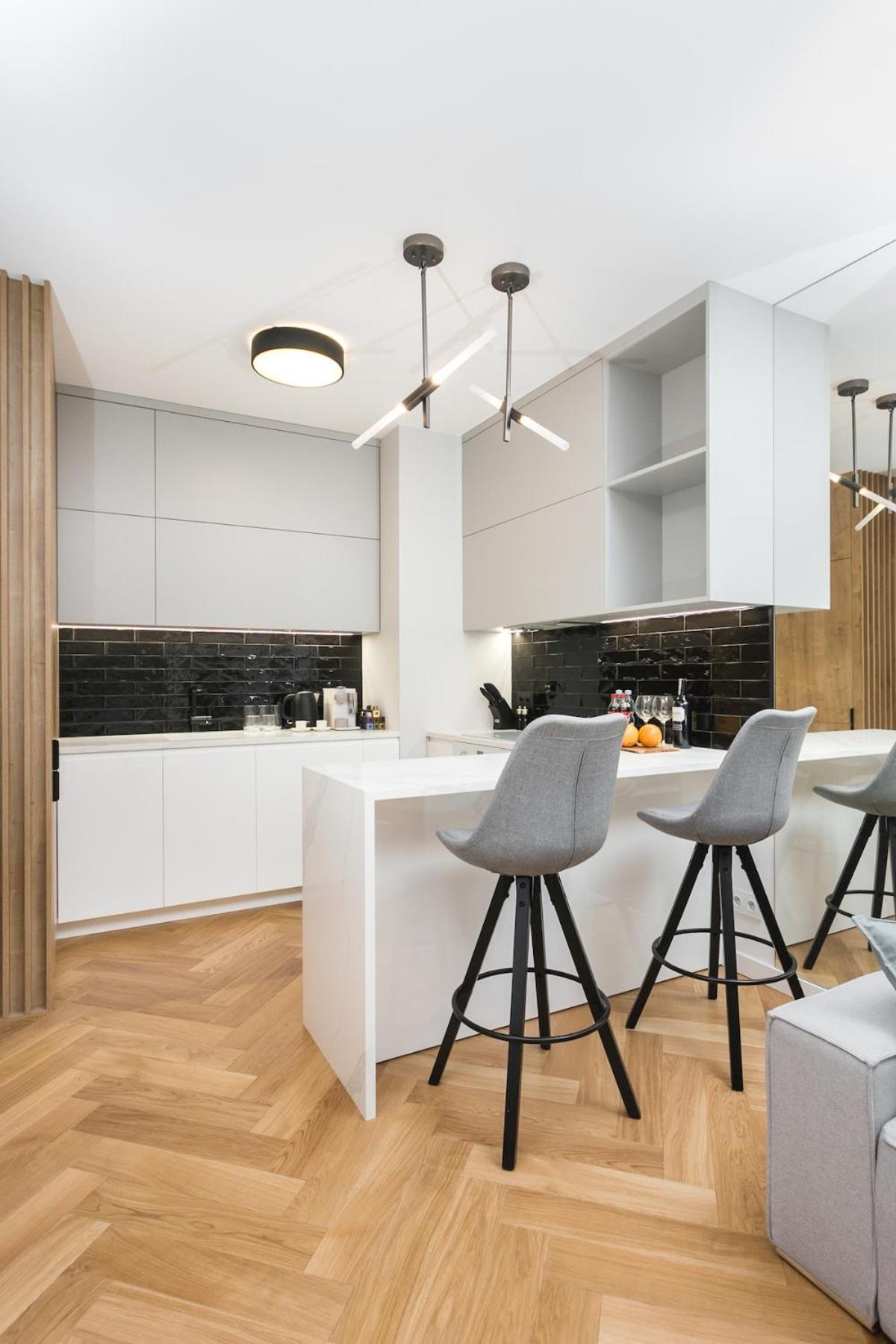 Golden Apartments Warsaw - Luxury 2-Bedroom, Mennica Residence&166