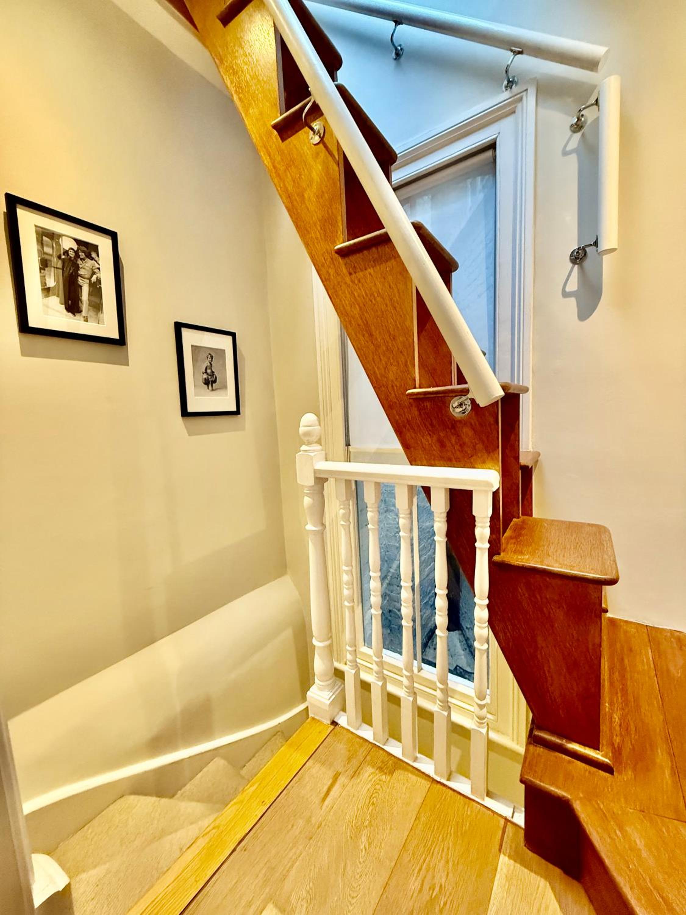 Chic 1 Bed Terrace Apartment in Notting Hill FREE WIFI by City Stay Aparts London