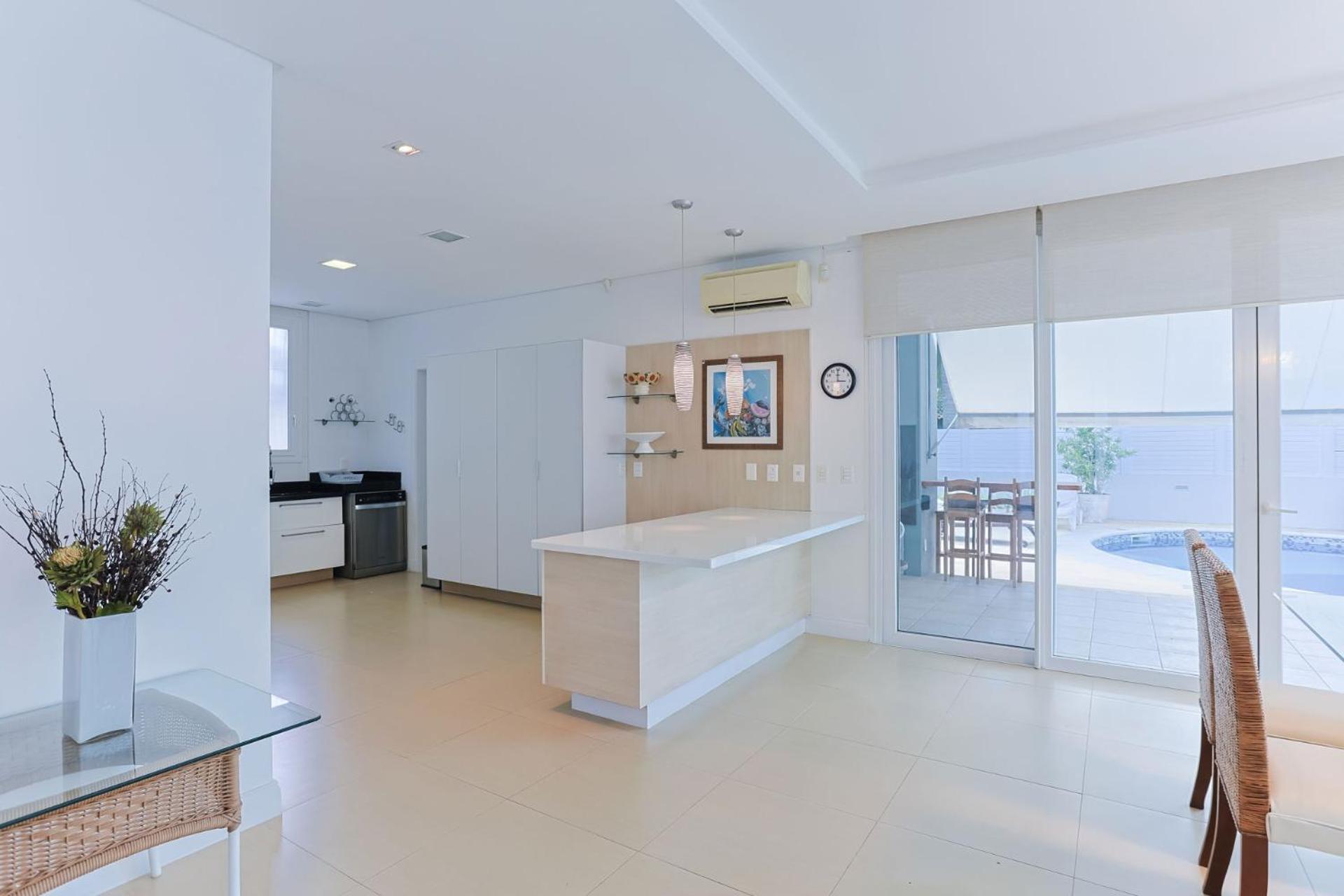 Casa c/ piscina em Jurerê Internacional AT9124