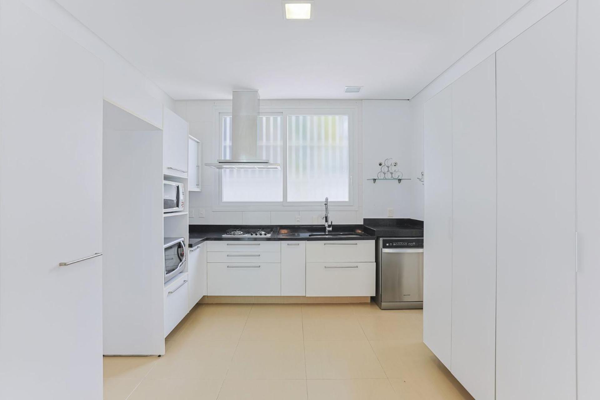 Casa c/ piscina em Jurerê Internacional AT9124