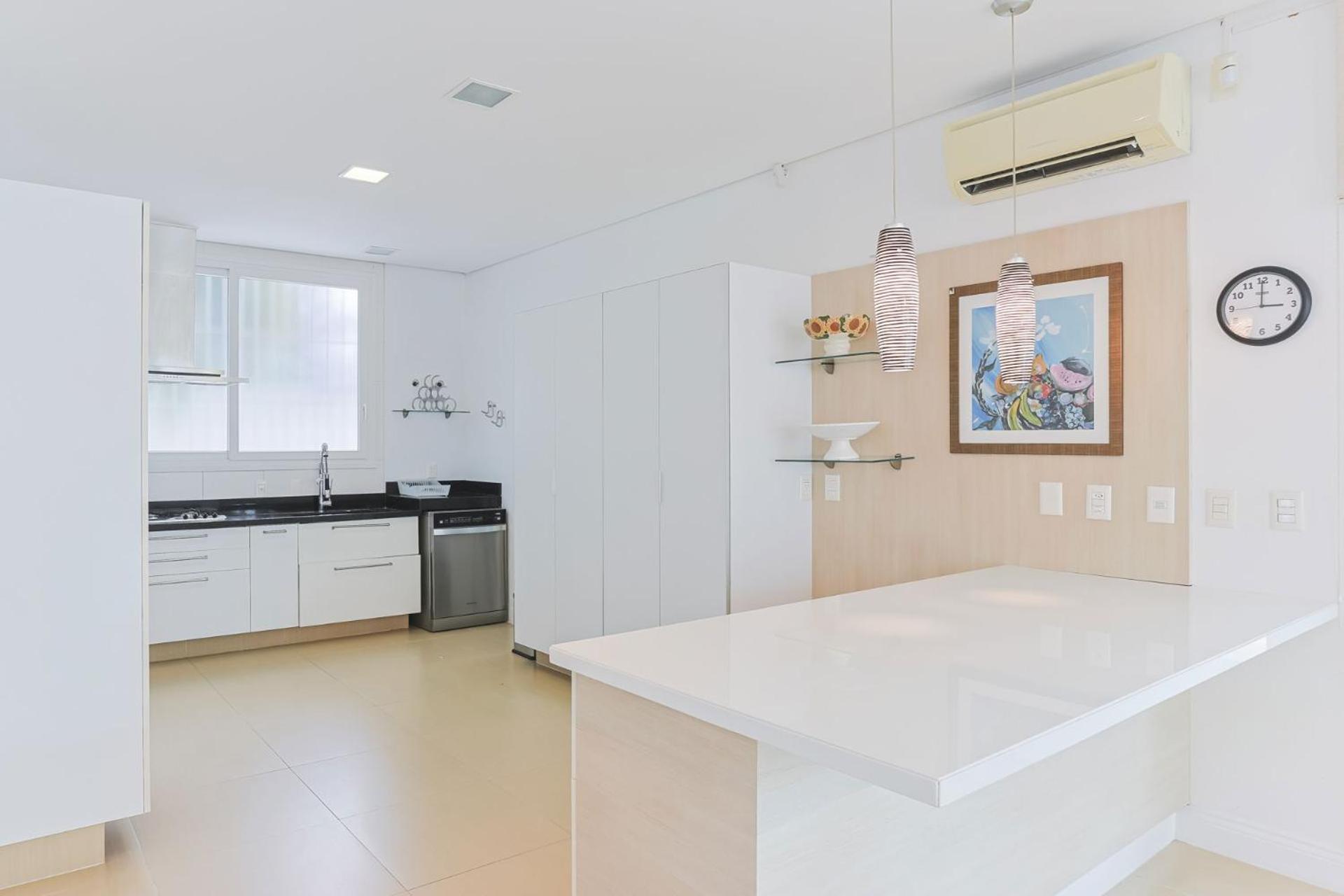 Casa c/ piscina em Jurerê Internacional AT9124