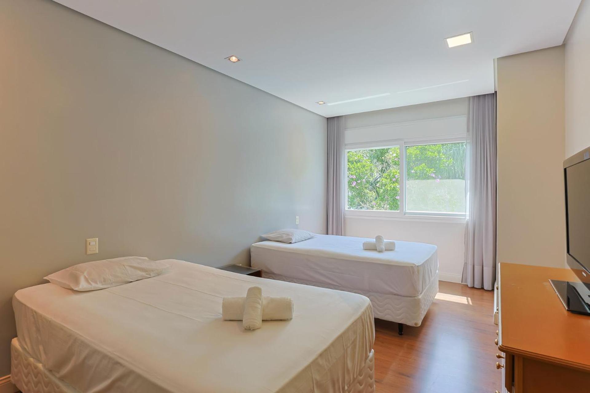 Casa c/ piscina em Jurerê Internacional AT9124