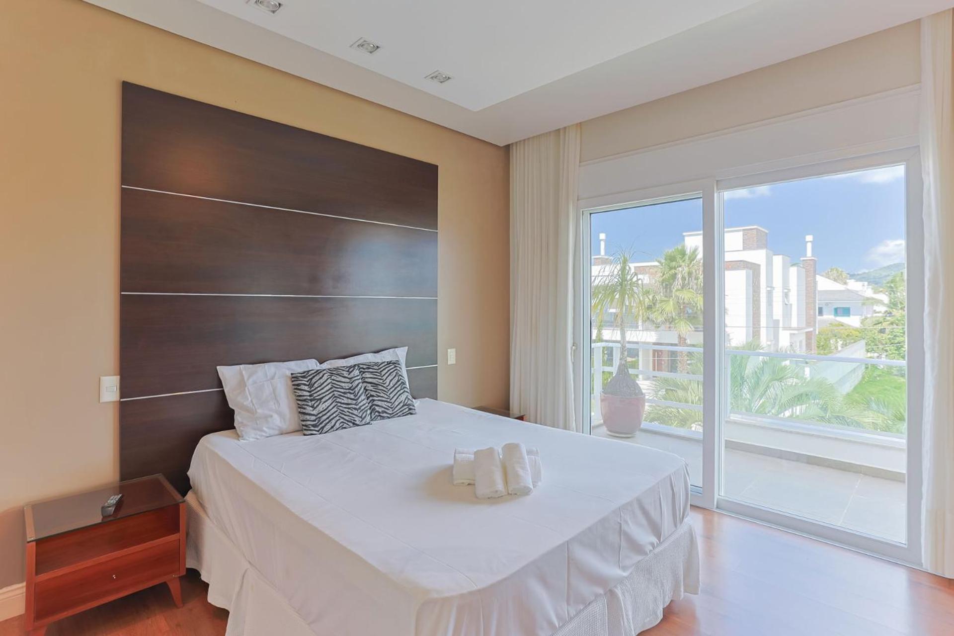 Casa c/ piscina em Jurerê Internacional AT9124