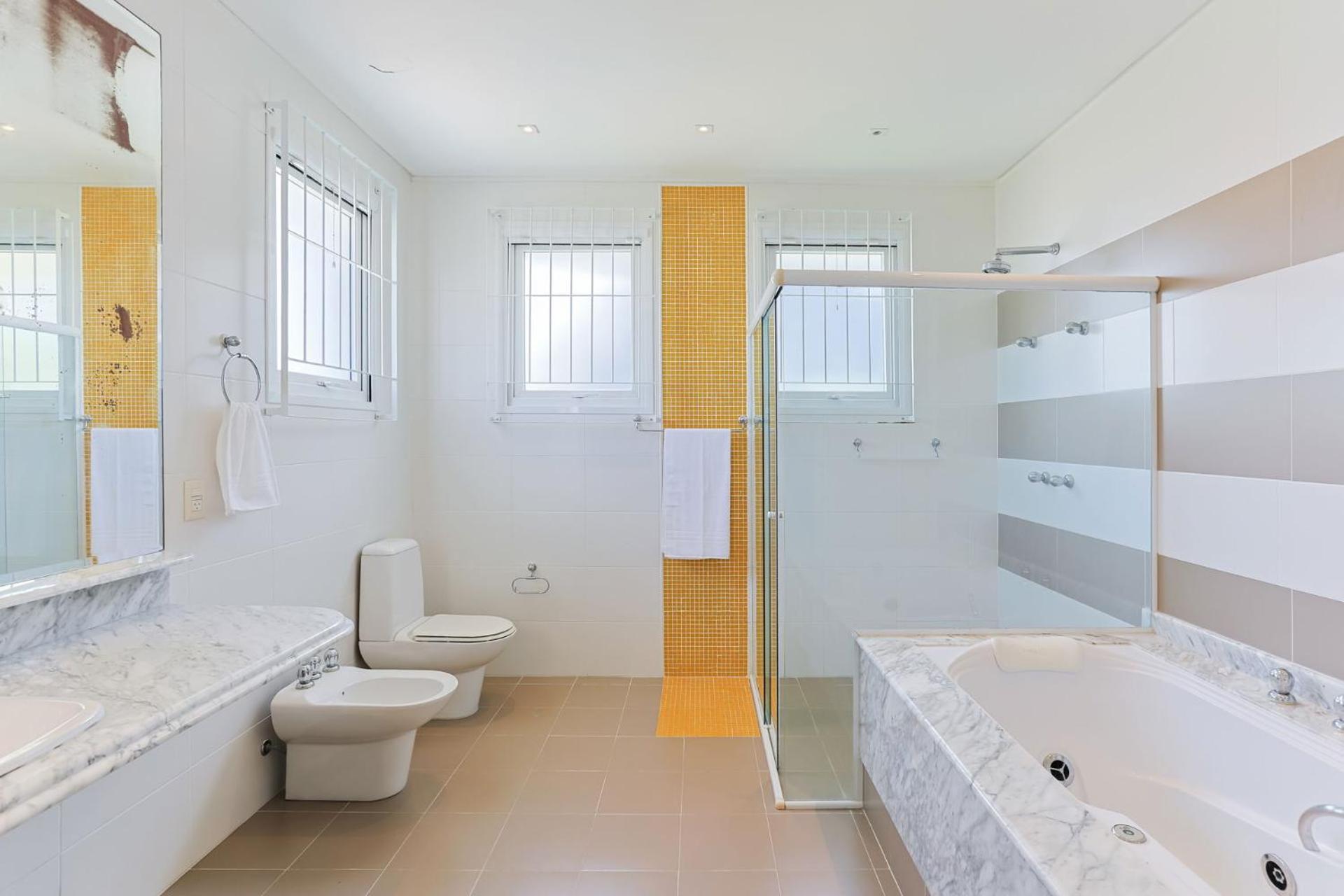 Casa c/ piscina em Jurerê Internacional AT9124