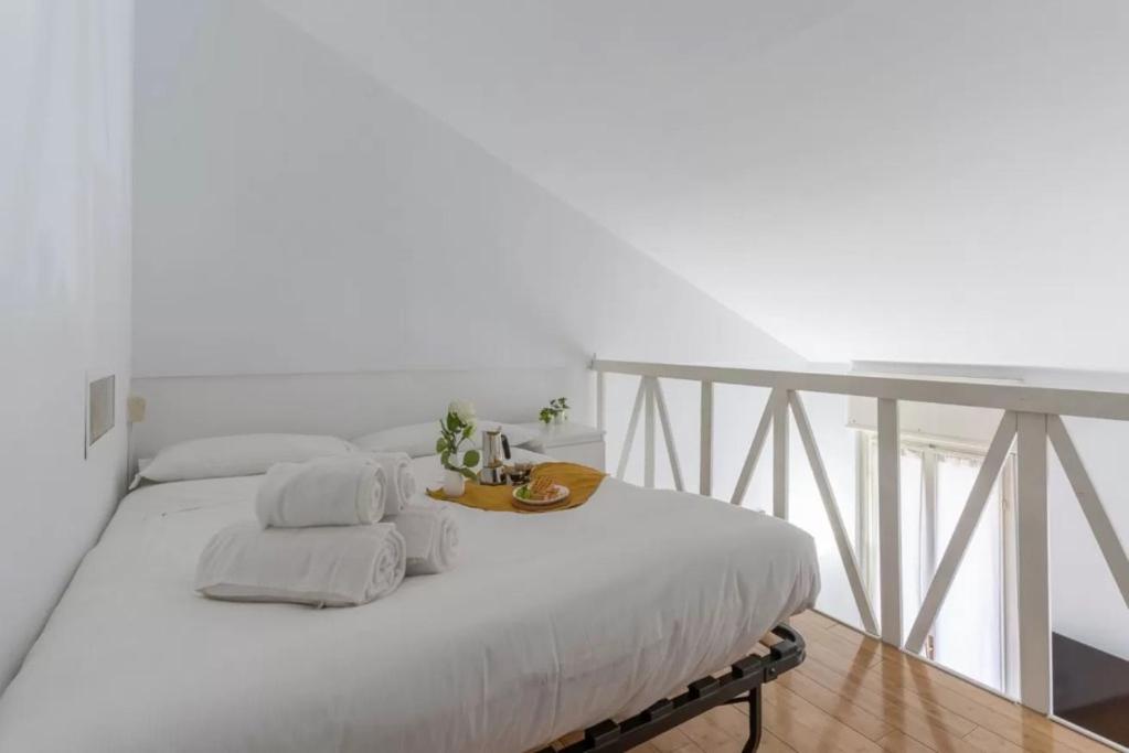 Two-room apartment San Babila Milan