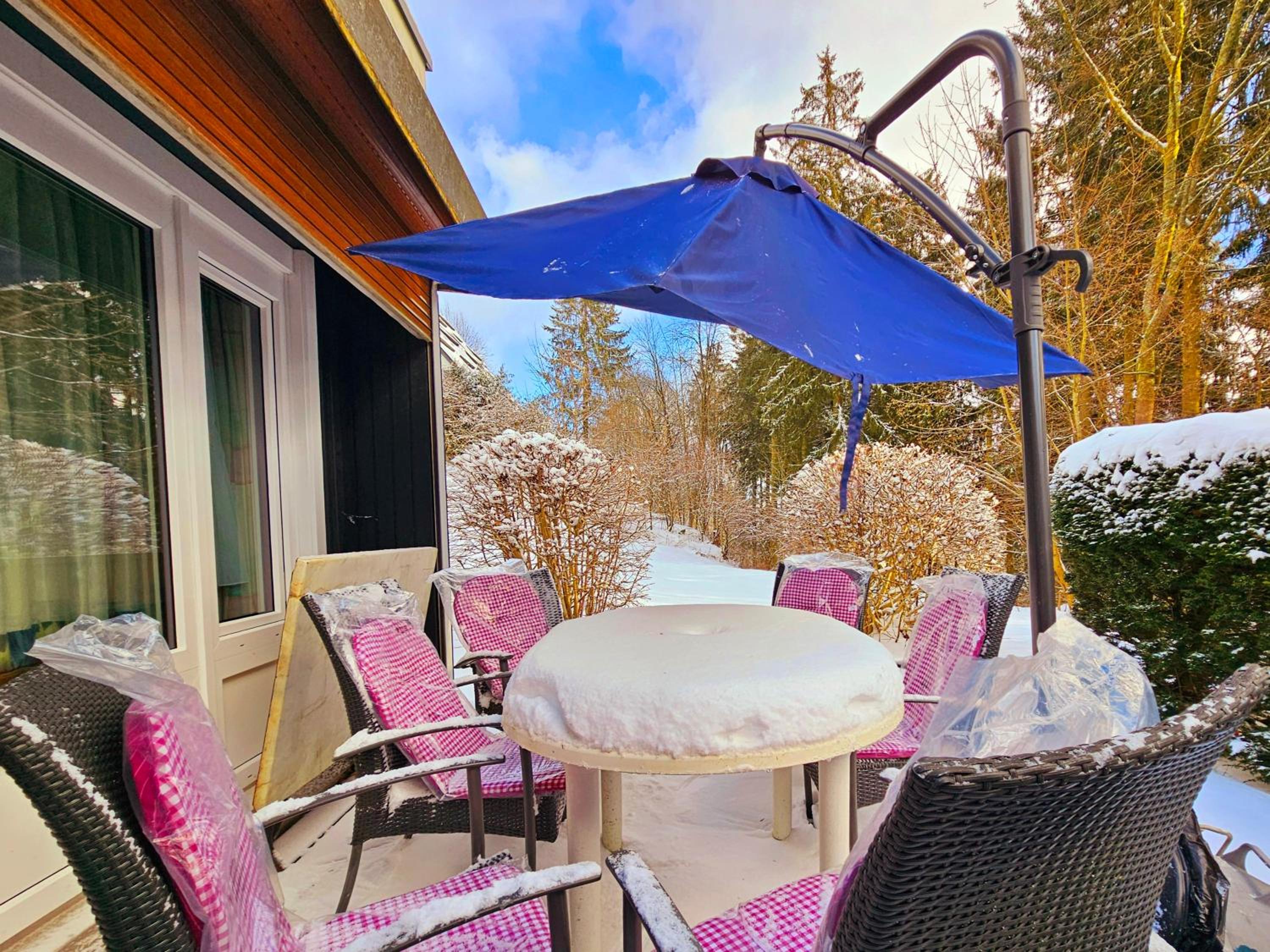 Winterberg Appartement 6 Pers aan Skilift grootste Skigebied nabij Bikepark Unieke locatie met zeer rustige tuin in het bos en het gezellige centrum leuke 