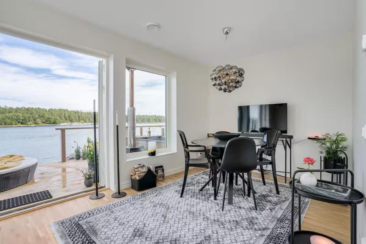 Comfortable Apartment with private dock