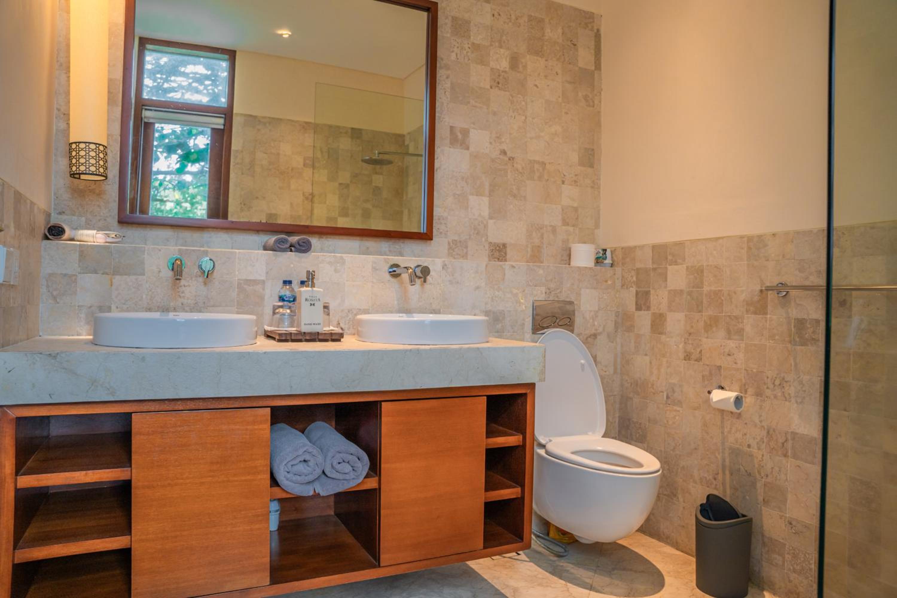 Villa Rosita Oceanfront Villa with Private Chef in Bali