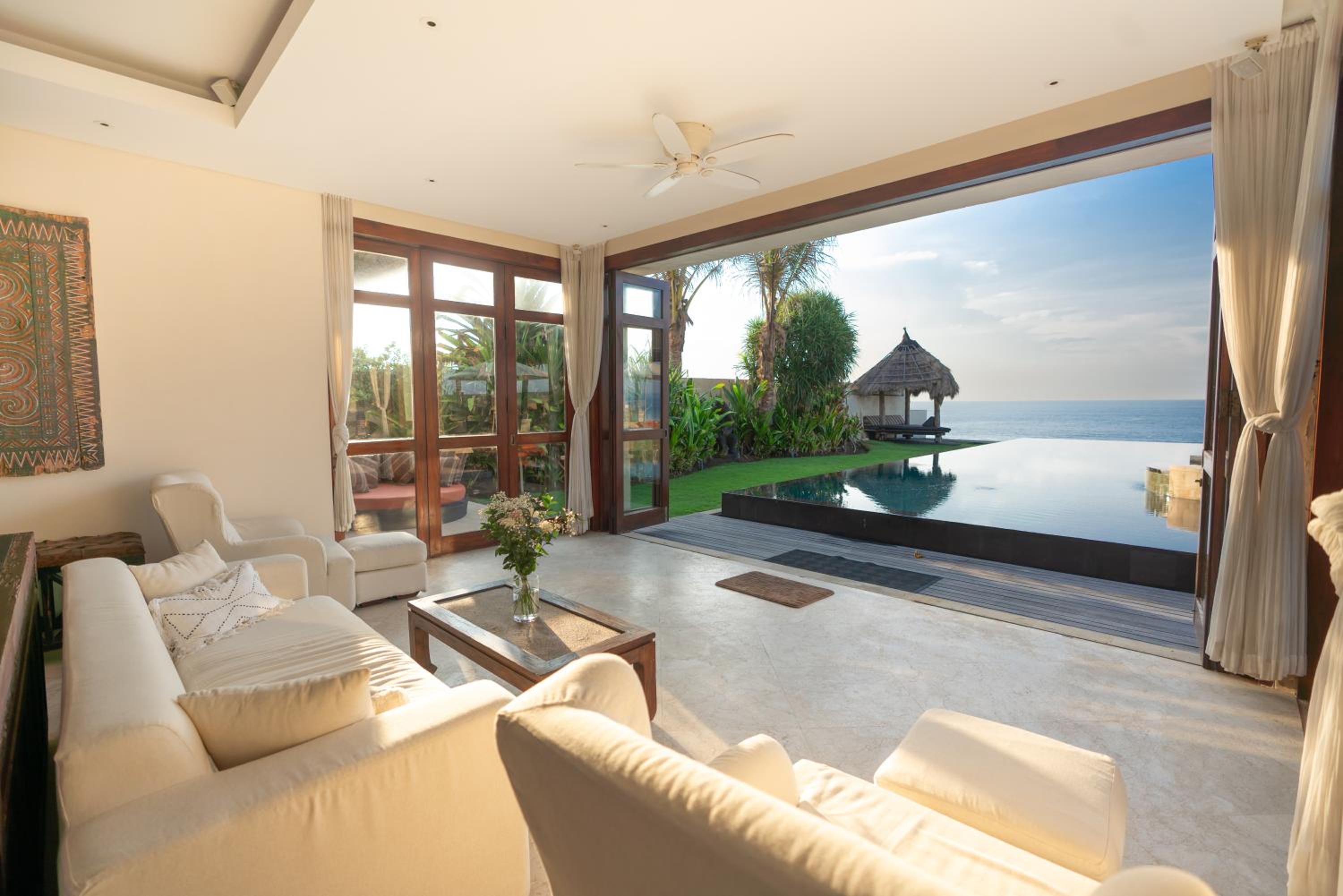Villa Rosita Oceanfront Villa with Private Chef in Bali