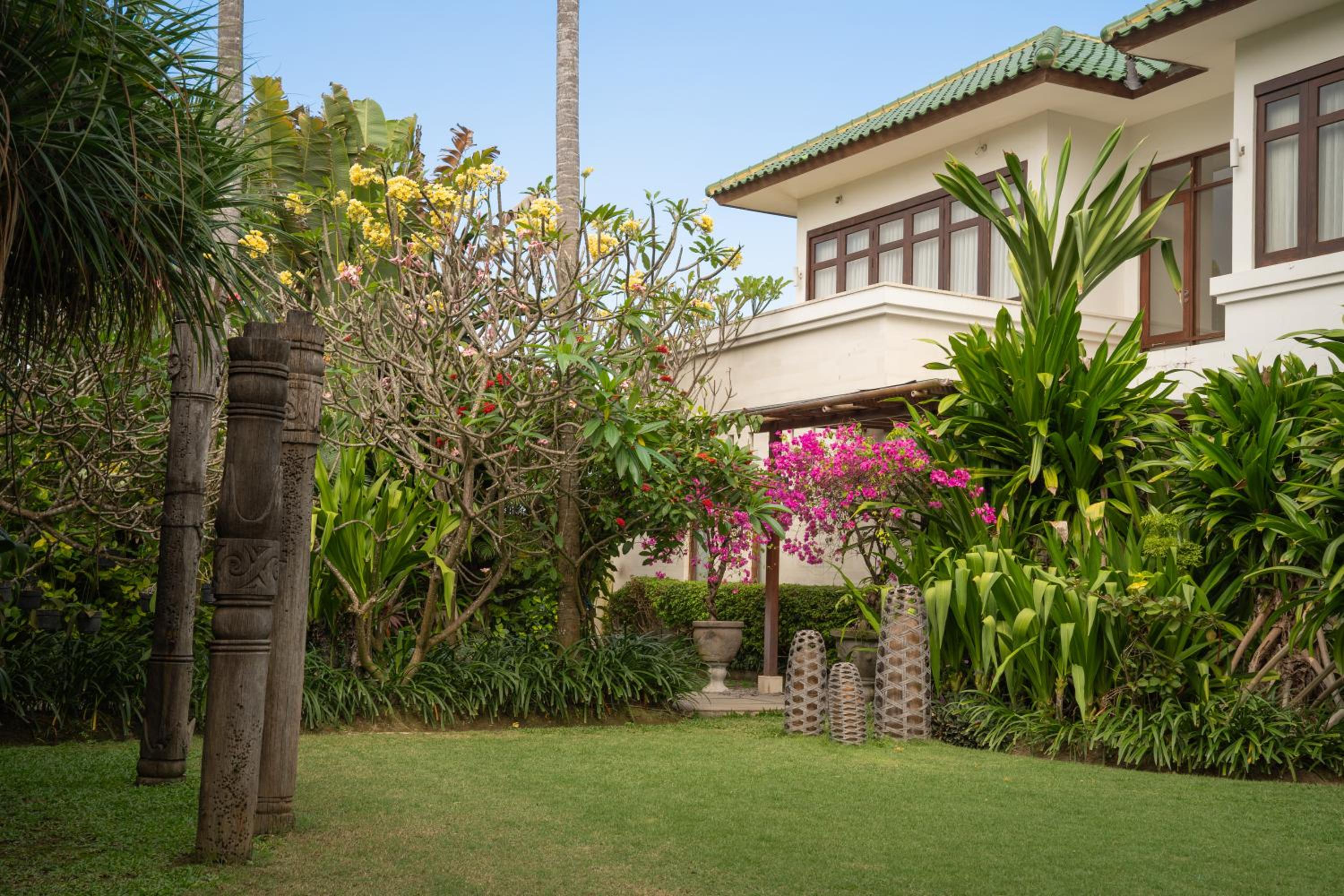 Villa Rosita Oceanfront Villa with Private Chef in Bali