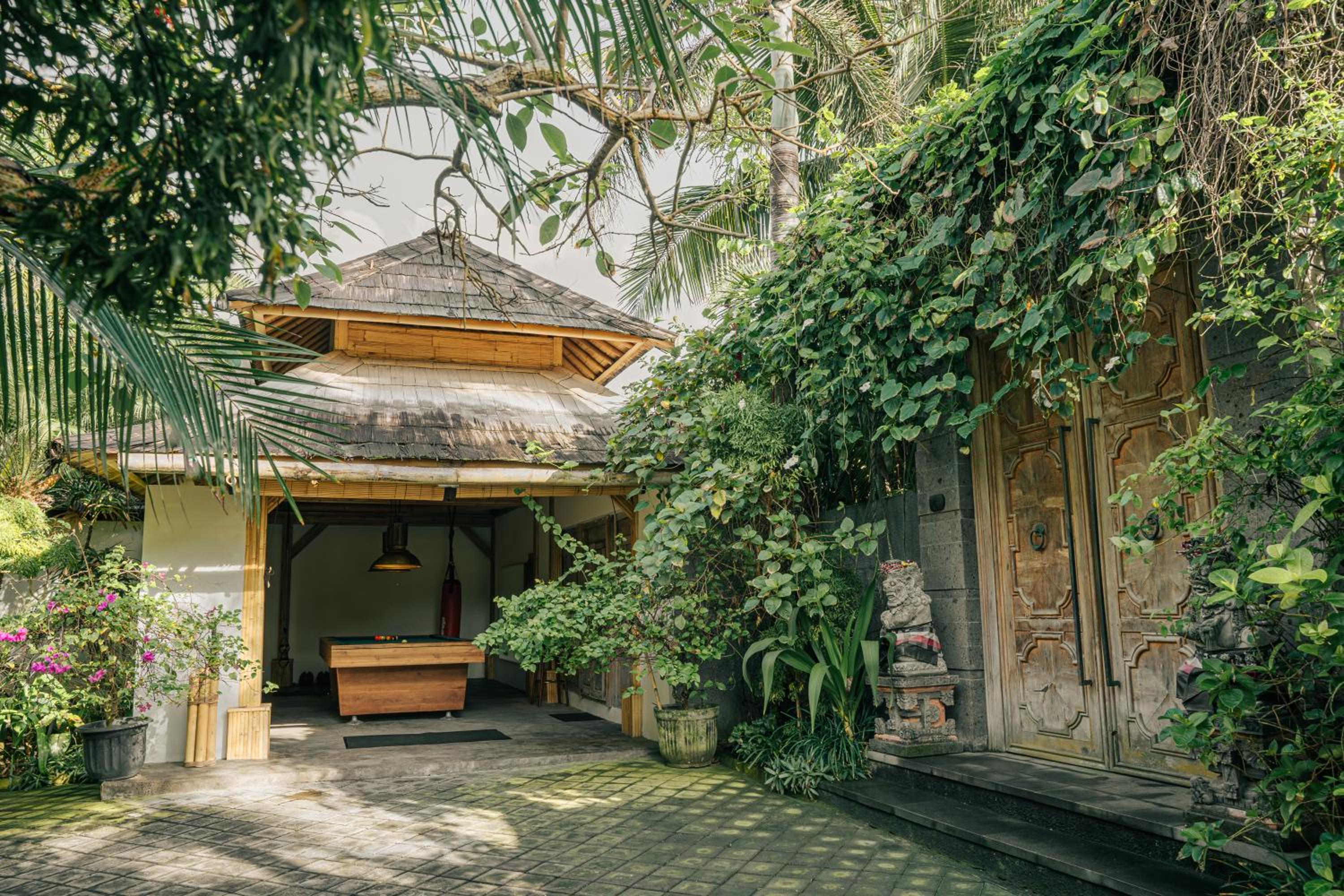 Villa Rosita Oceanfront Villa with Private Chef in Bali