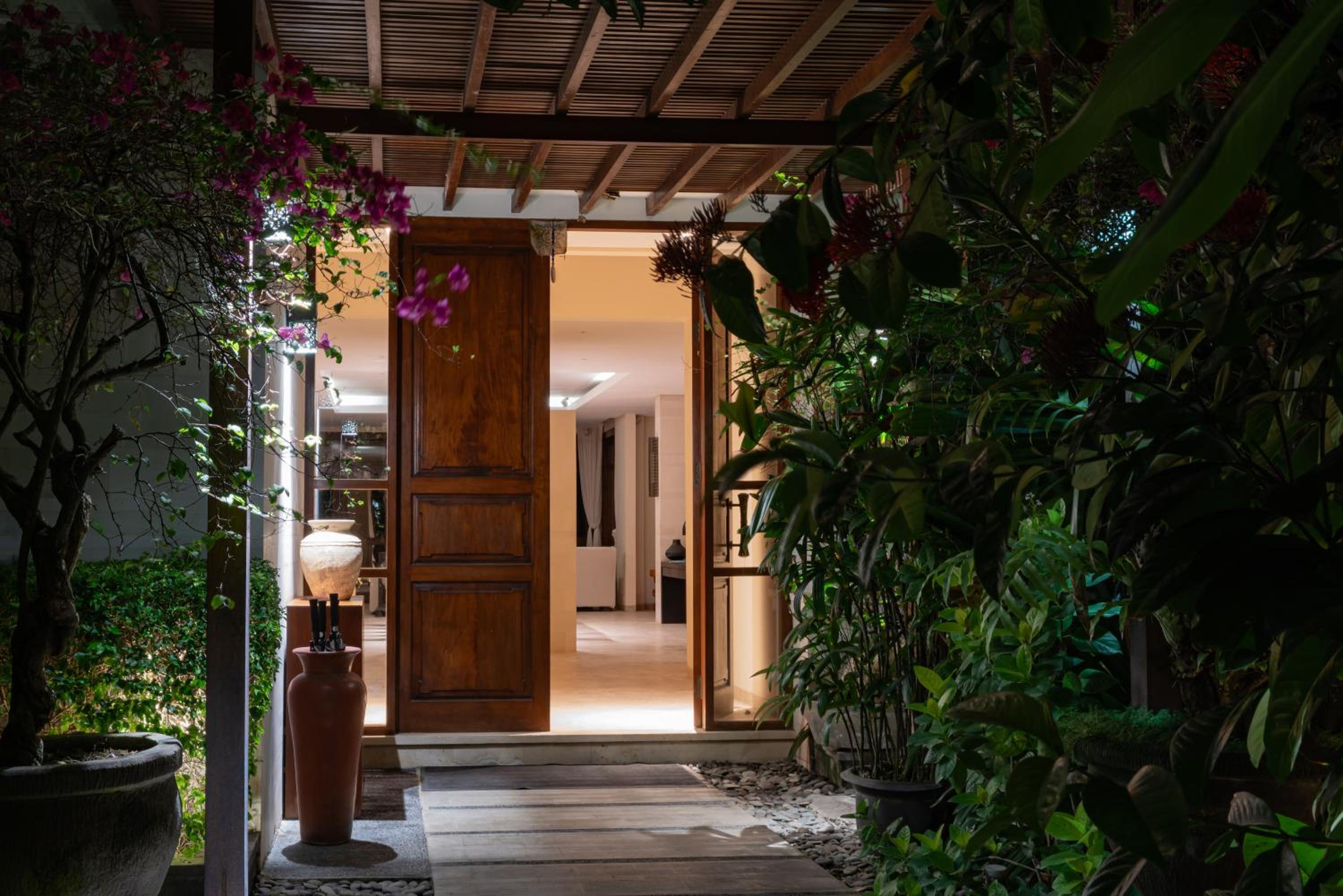 Villa Rosita Oceanfront Villa with Private Chef in Bali