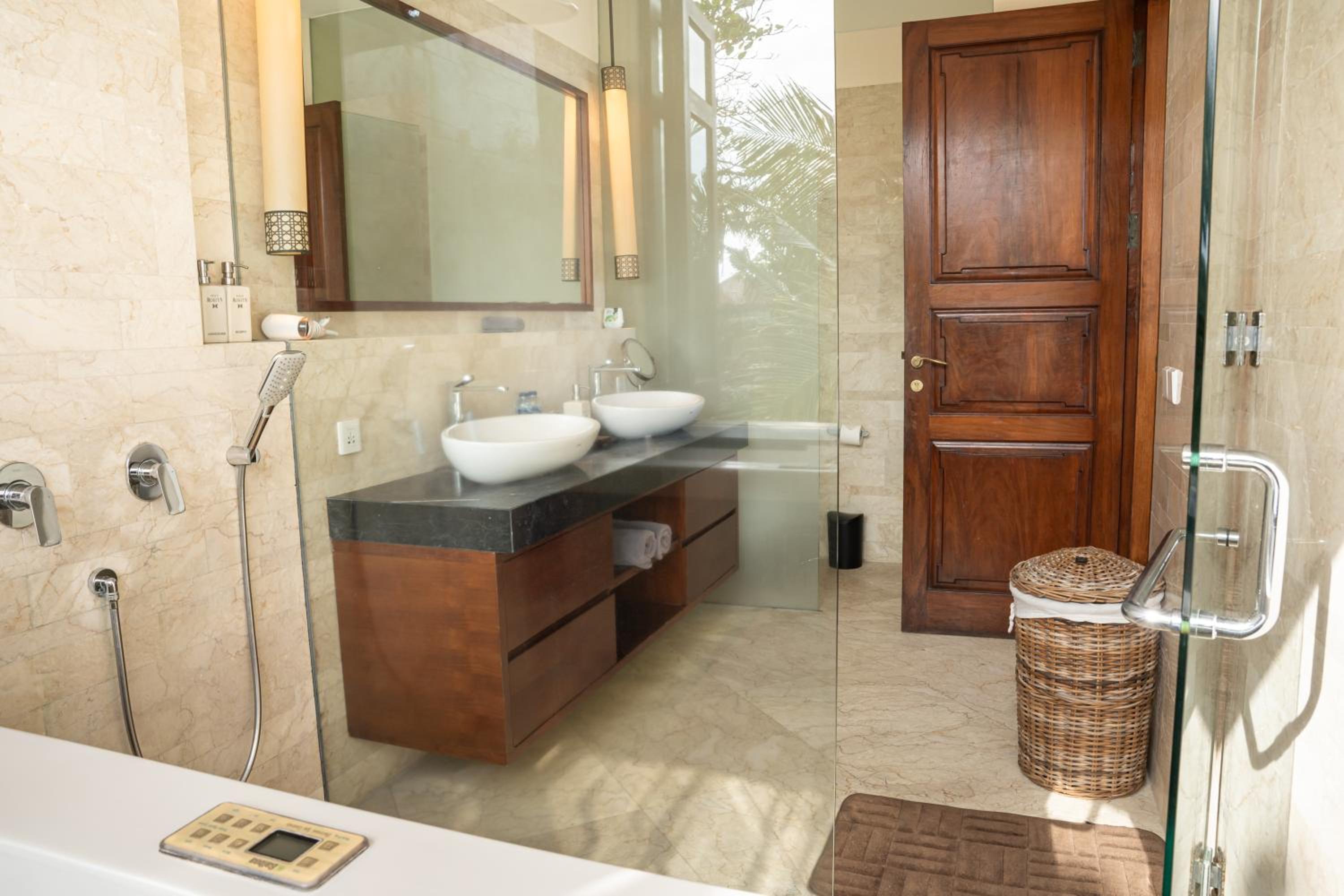 Villa Rosita Oceanfront Villa with Private Chef in Bali