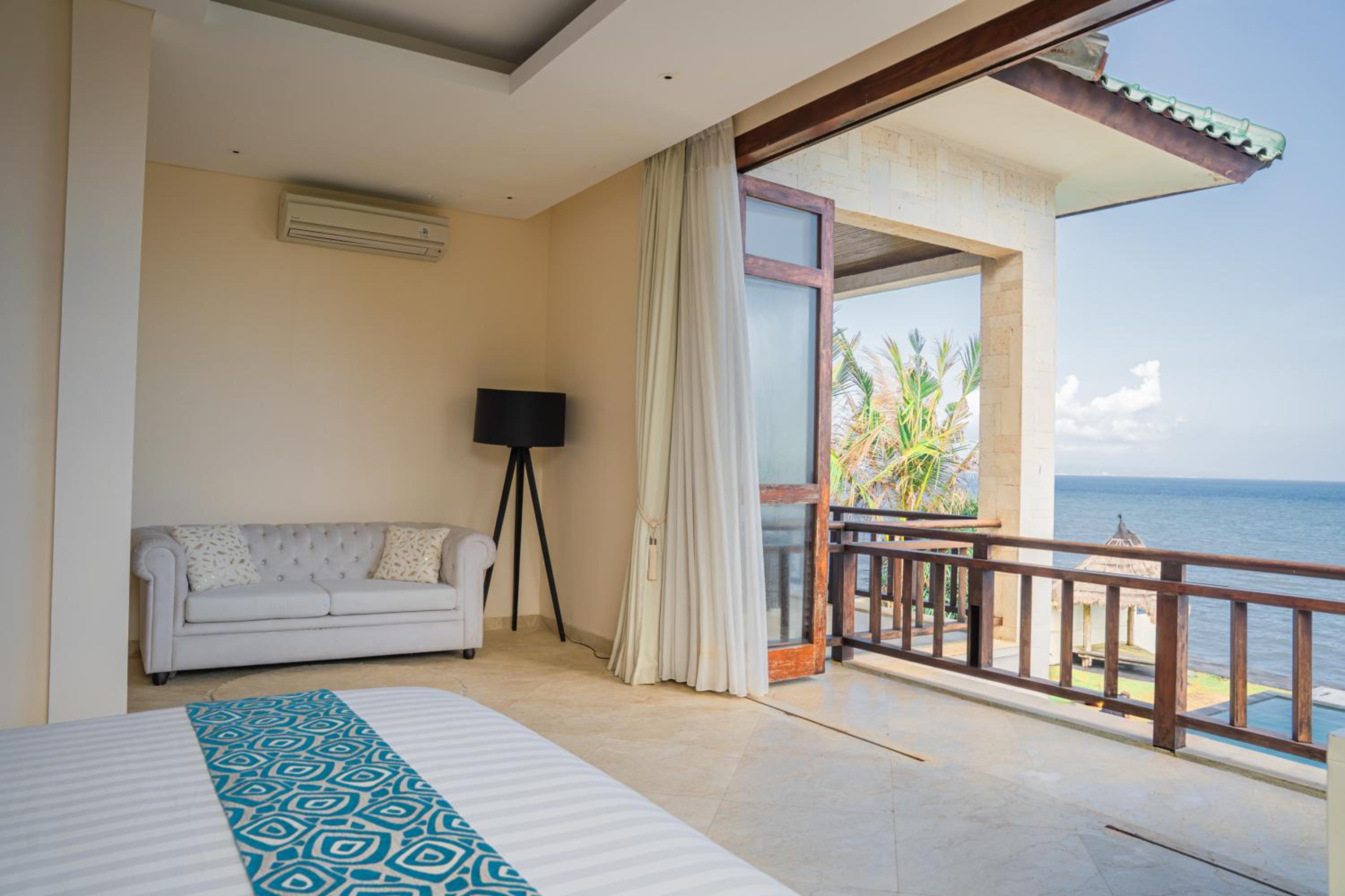 Villa Rosita Oceanfront Villa with Private Chef in Bali
