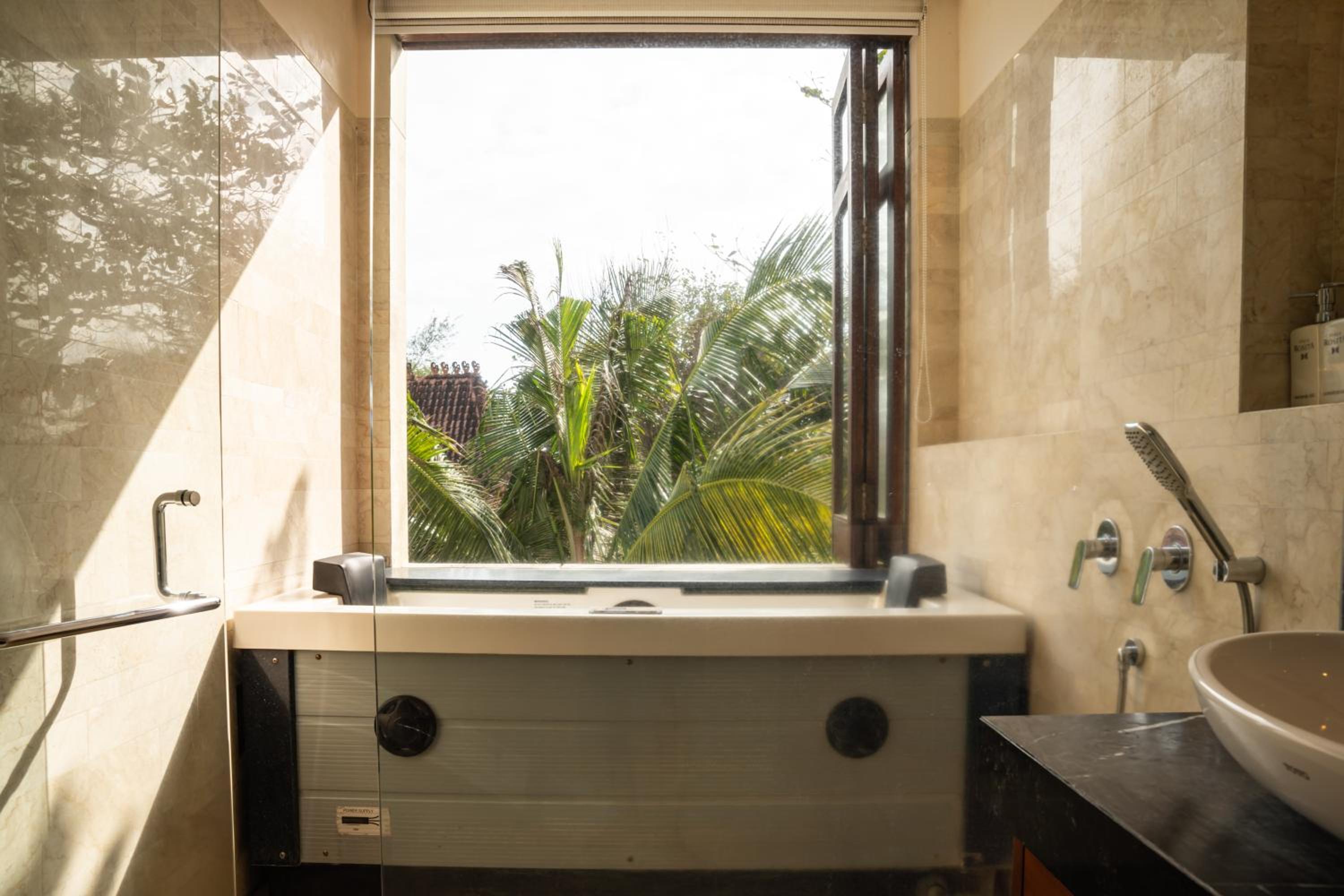 Villa Rosita Oceanfront Villa with Private Chef in Bali