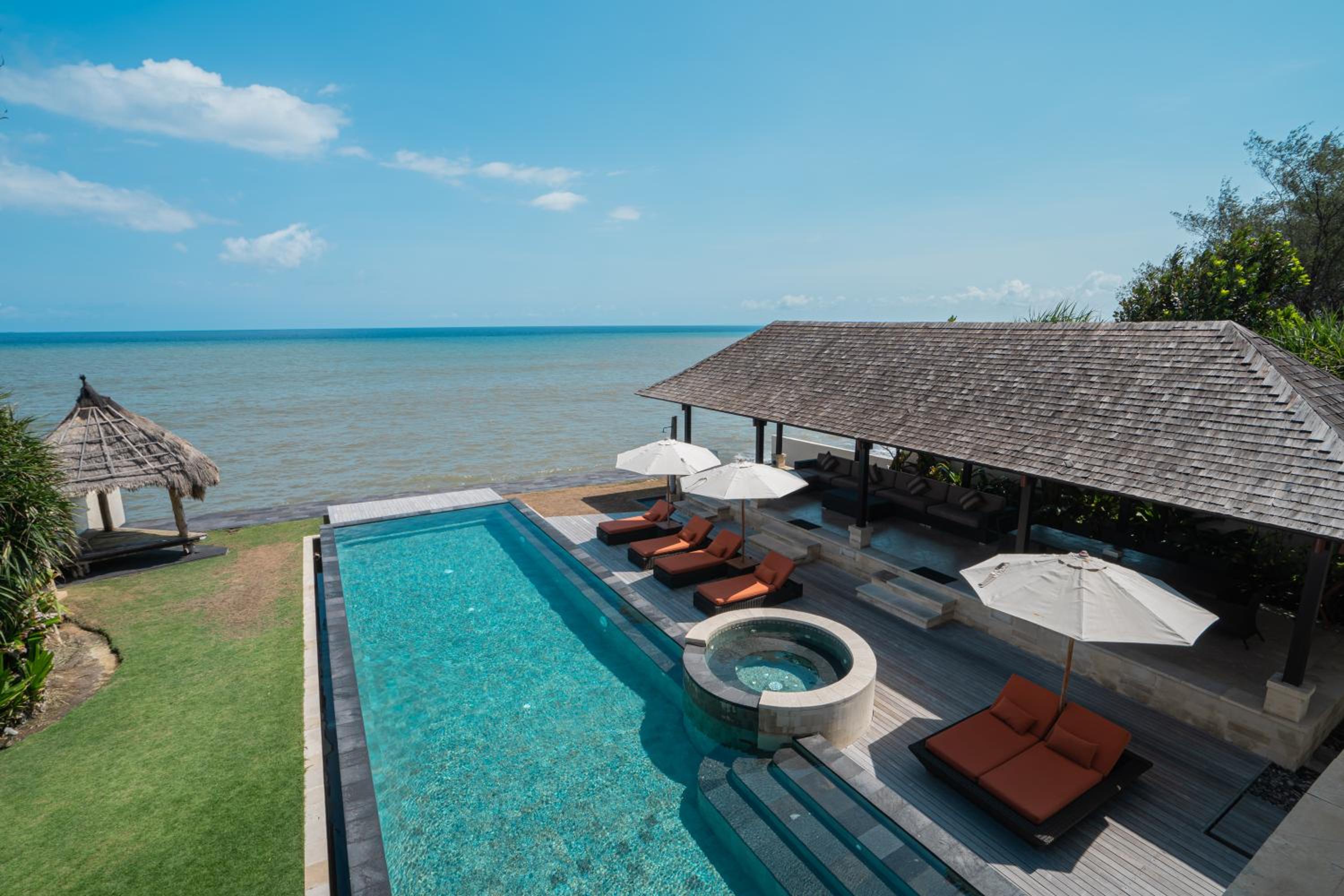 Villa Rosita Oceanfront Villa with Private Chef in Bali