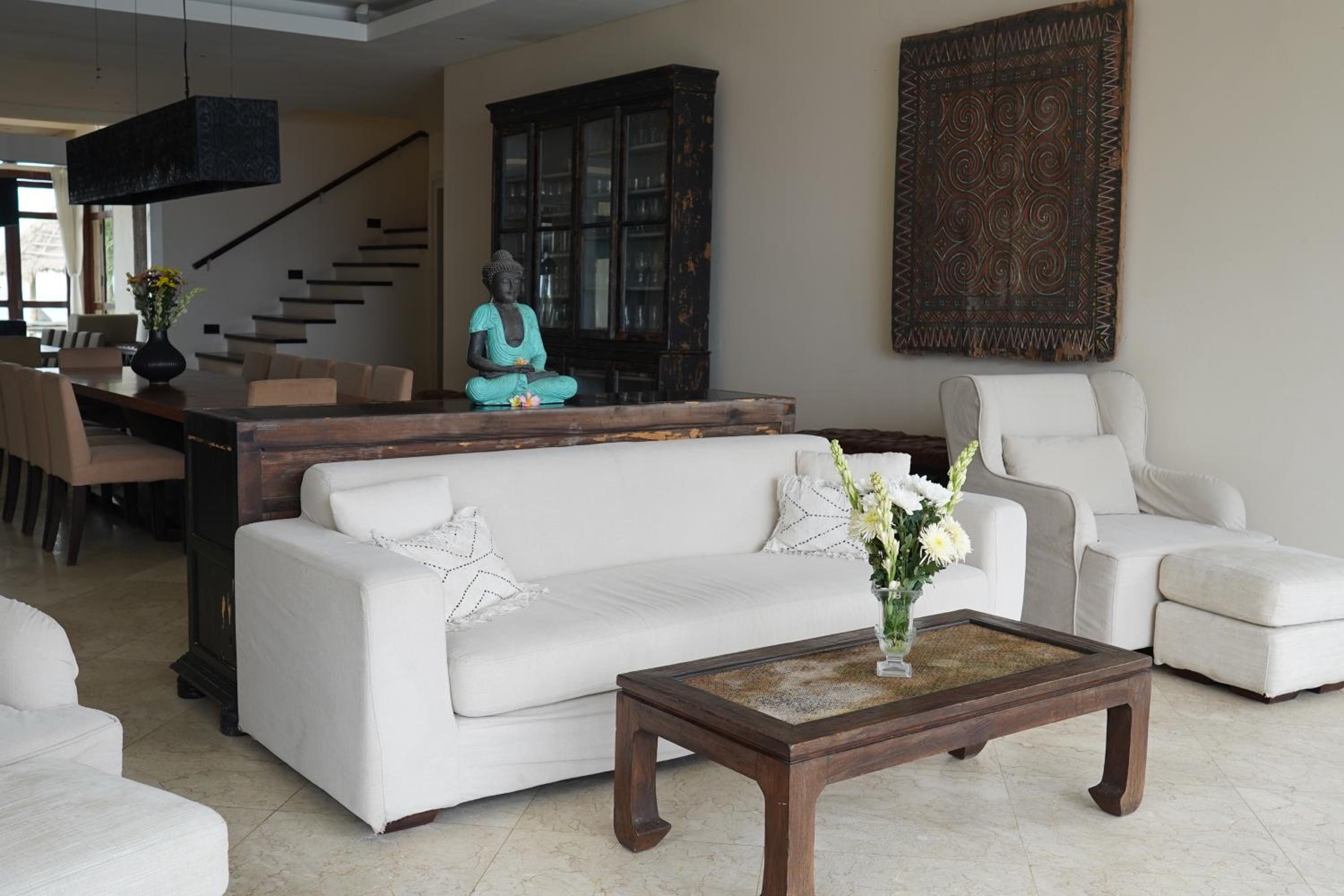 Villa Rosita Oceanfront Villa with Private Chef in Bali