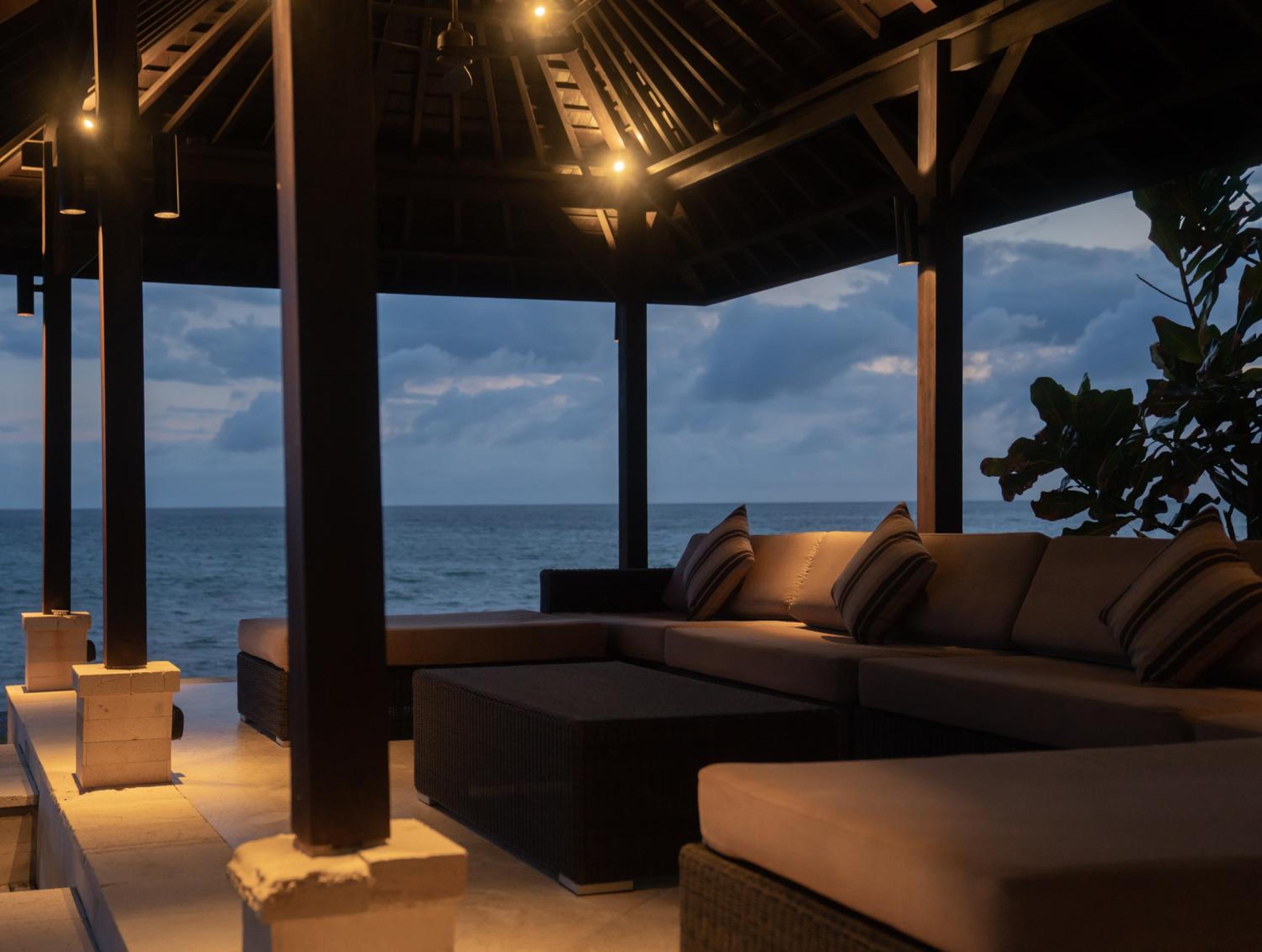Villa Rosita Oceanfront Villa with Private Chef in Bali