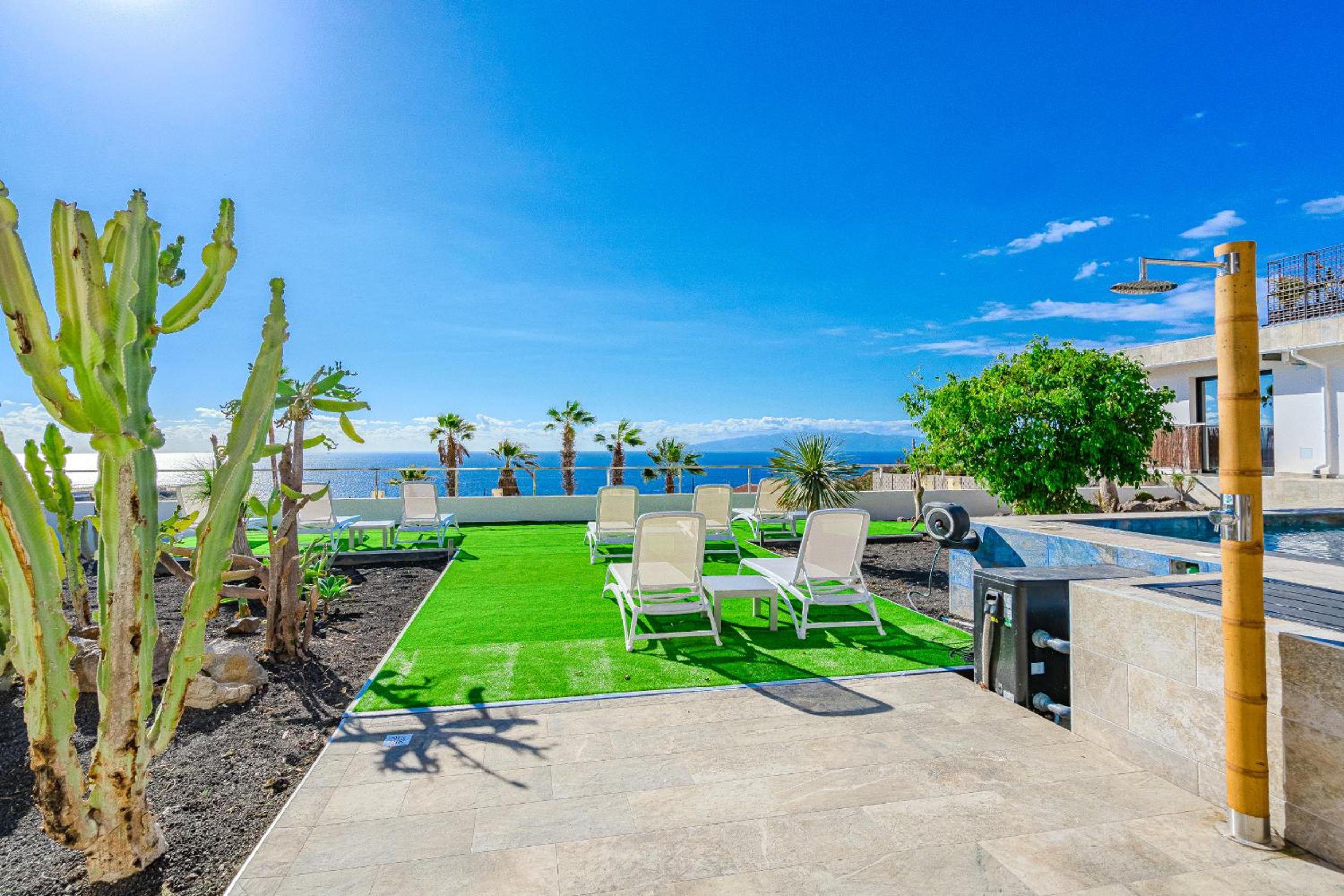 Villa CACTUS Tenerife sud piscine chauffée 10 personnes