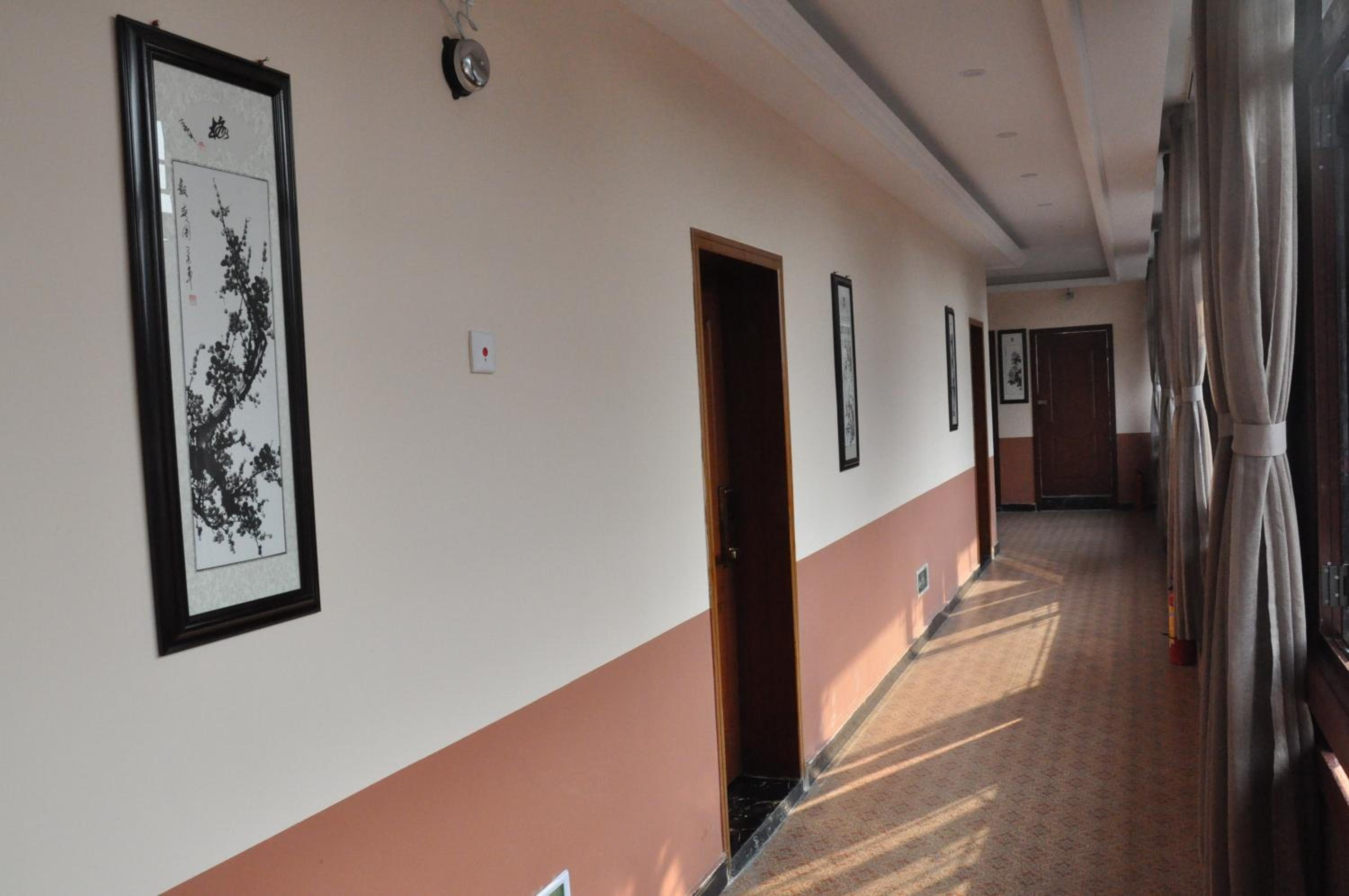 Holly's Hostel