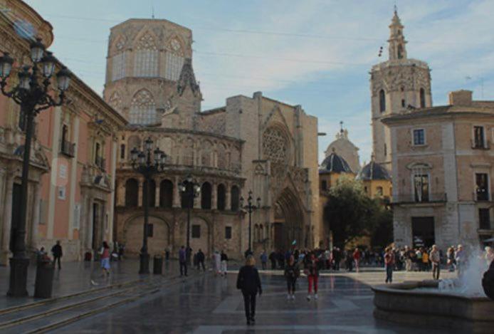 Amplio Estudio en Valencia