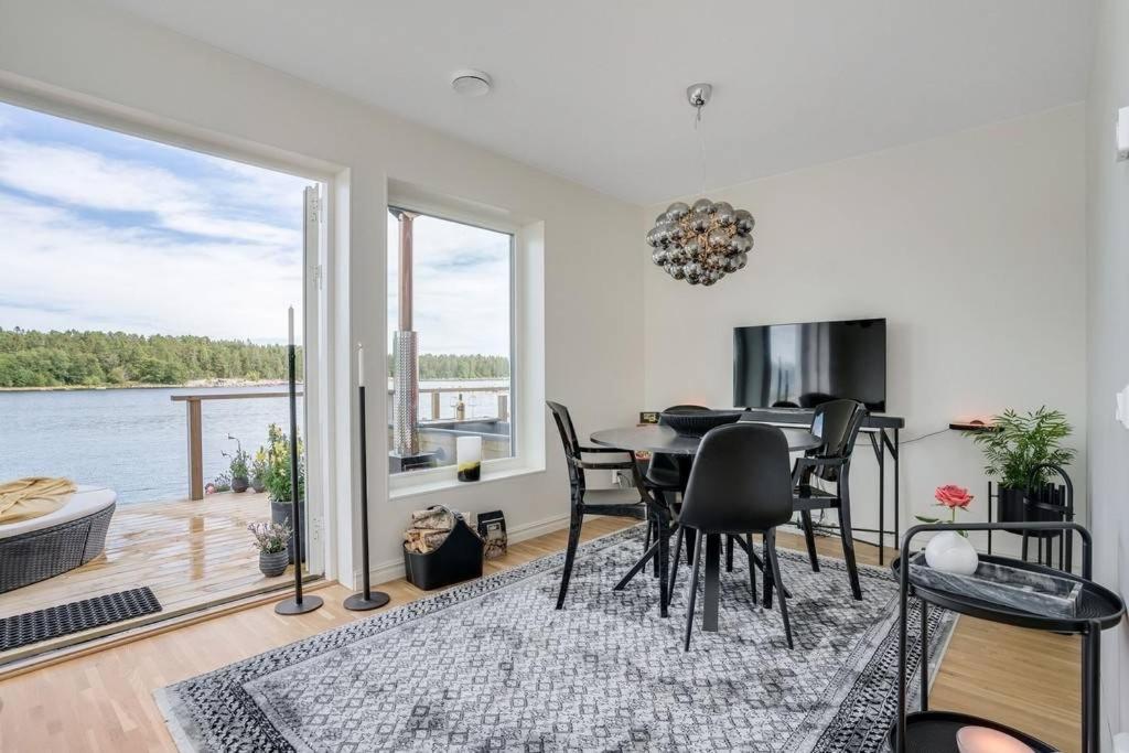 Comfortable Apartment with private dock