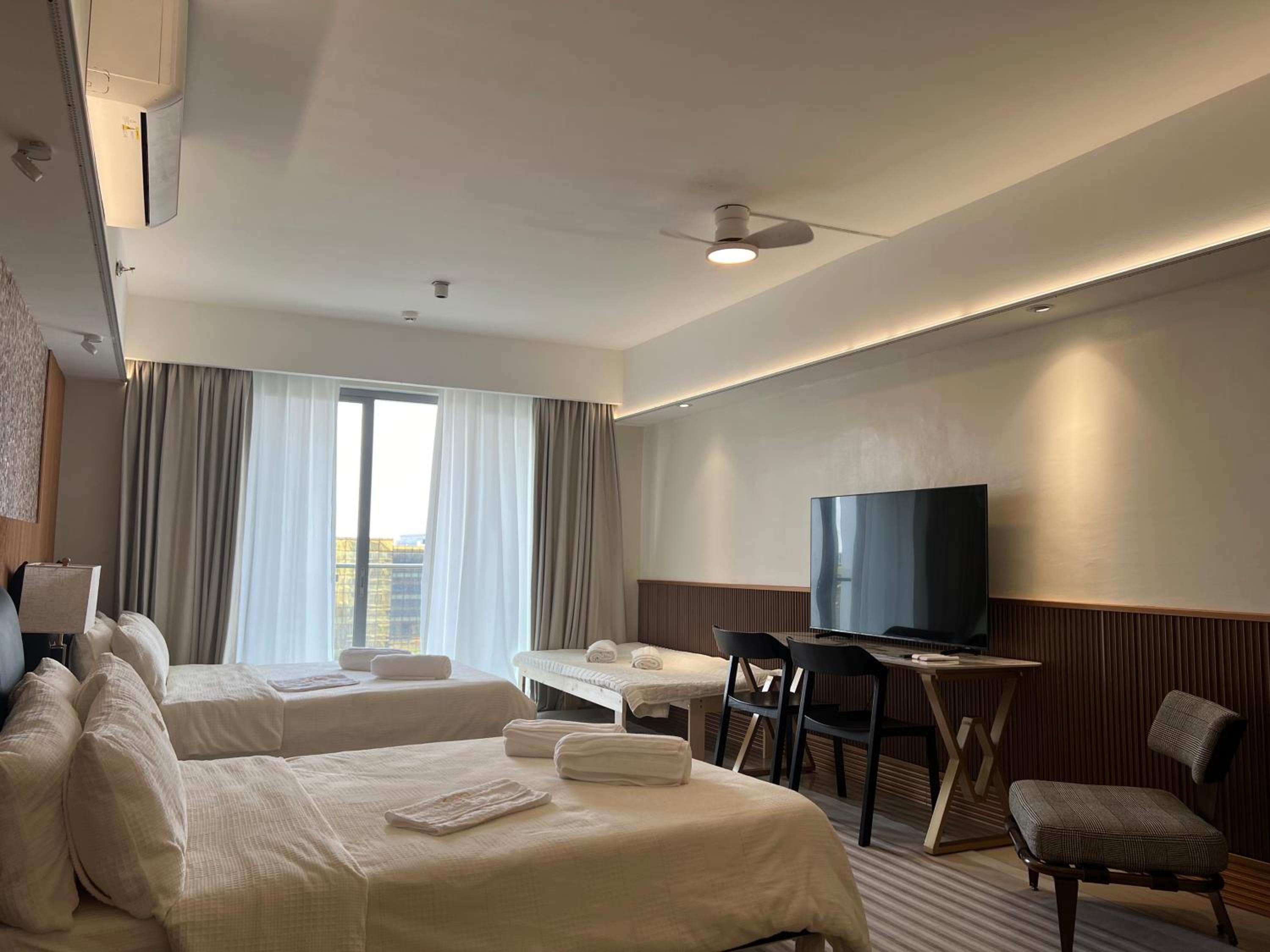 Luxurious Style Apartment cross to Okada and near City of Dreams, Solaire, MOA, and Airport