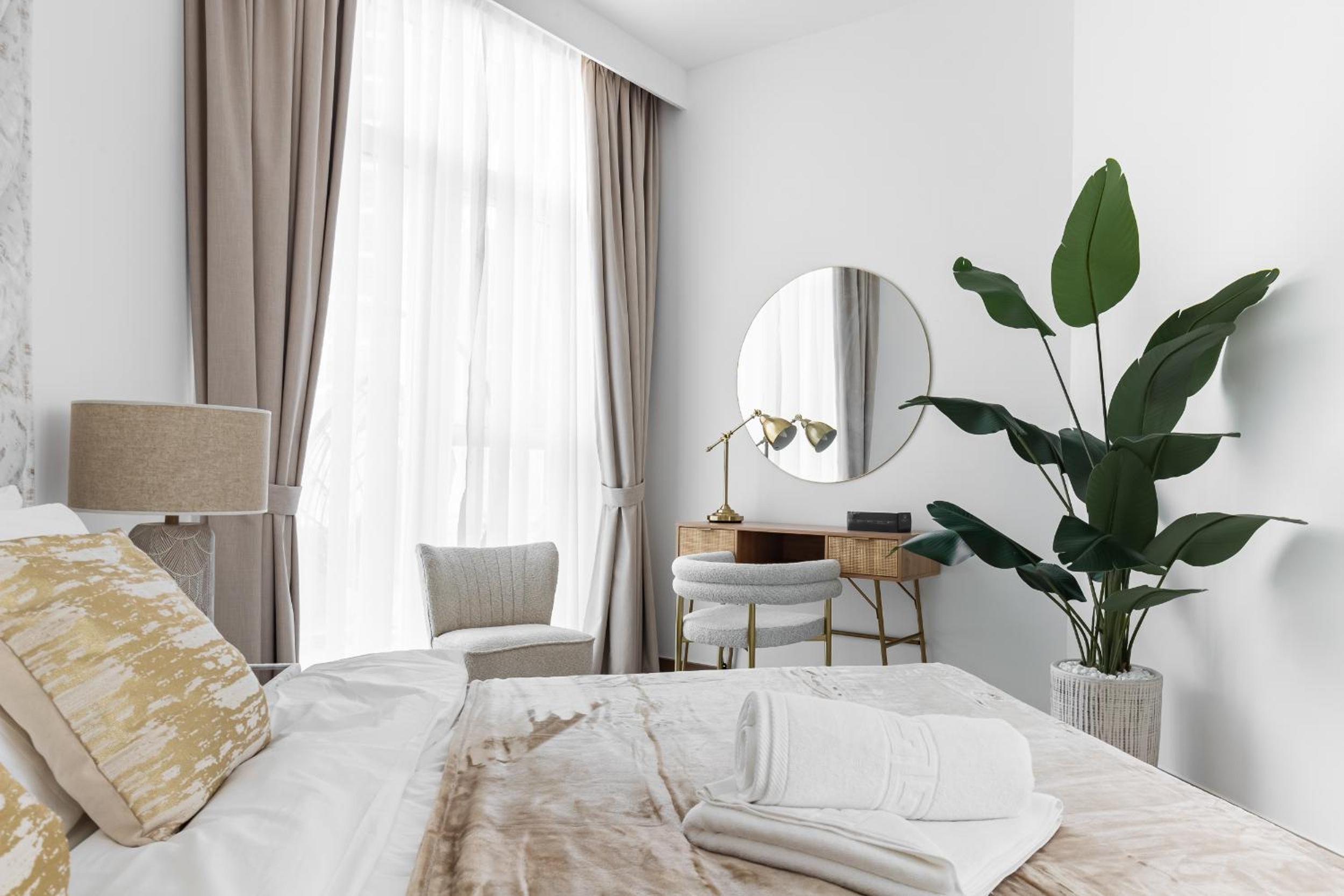 Simply Comfort Vacation Homes Rental in Missoni Top Floor with Sea, Canal and Burj Khalifa Views