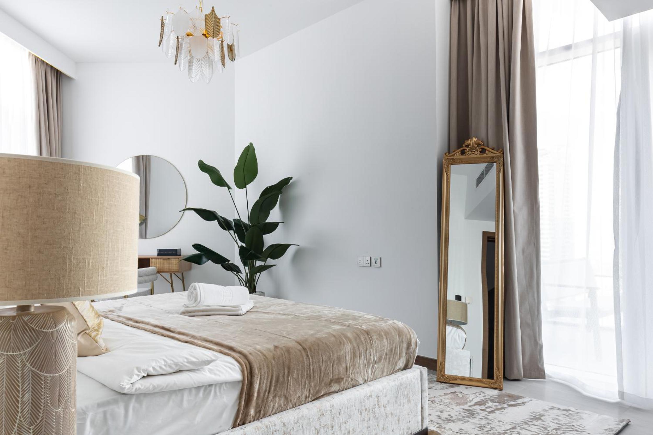 Simply Comfort Vacation Homes Rental in Missoni Top Floor with Sea, Canal and Burj Khalifa Views