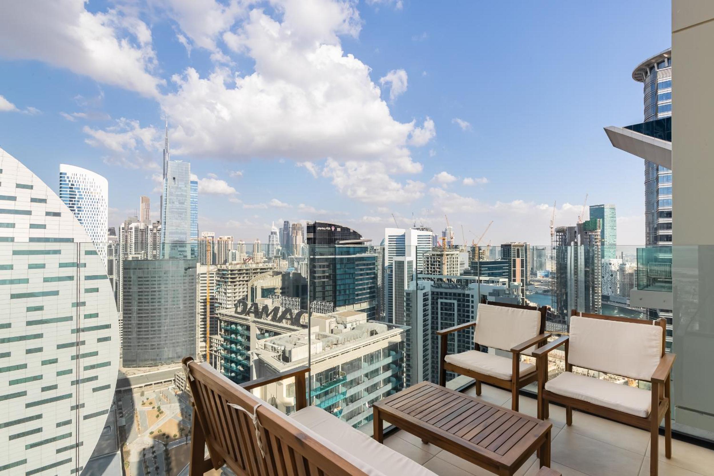 Simply Comfort Vacation Homes Rental in Missoni Top Floor with Sea, Canal and Burj Khalifa Views