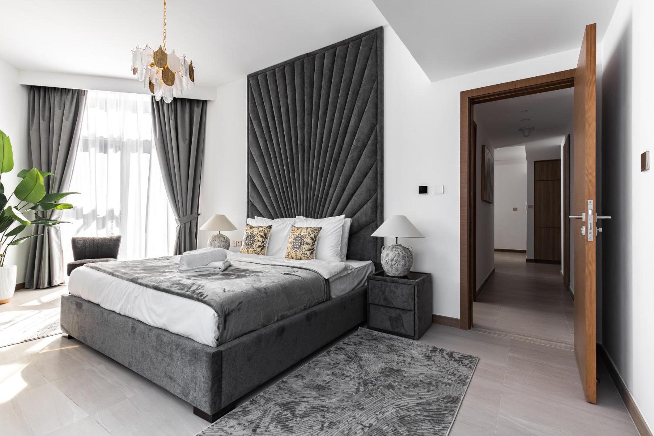 Simply Comfort Vacation Homes Rental in Missoni Top Floor with Sea, Canal and Burj Khalifa Views