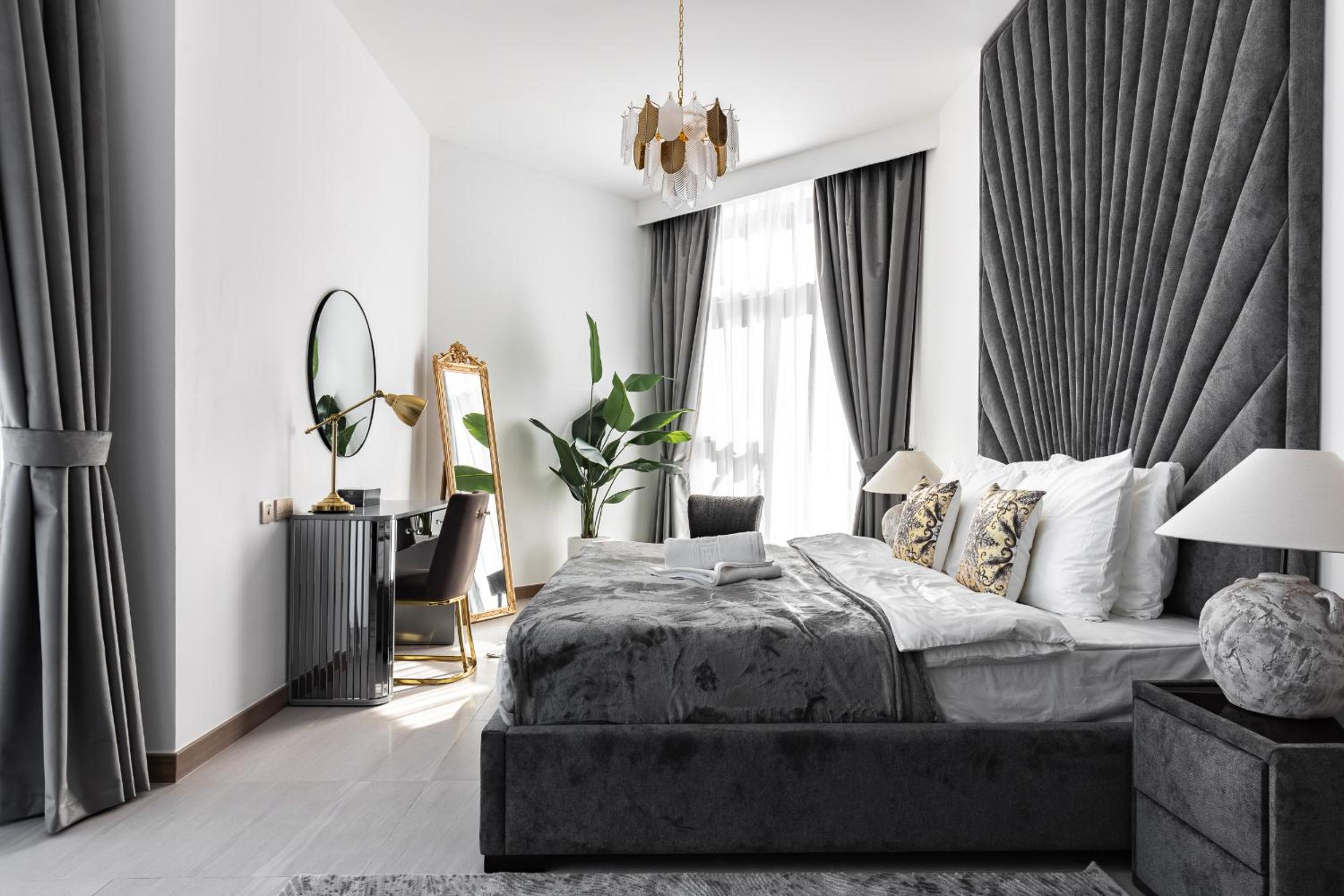 Simply Comfort Vacation Homes Rental in Missoni Top Floor with Sea, Canal and Burj Khalifa Views