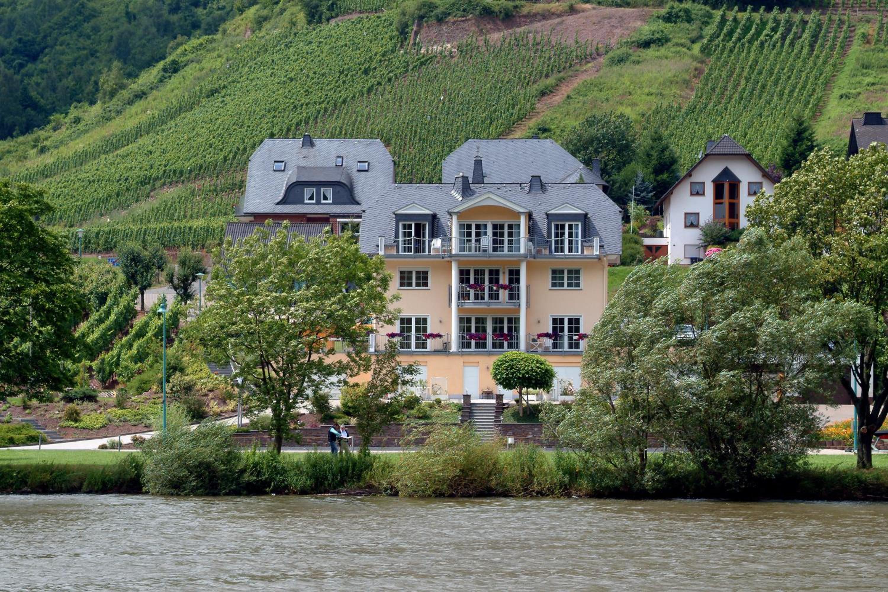 Residenz Moselstausee view 3